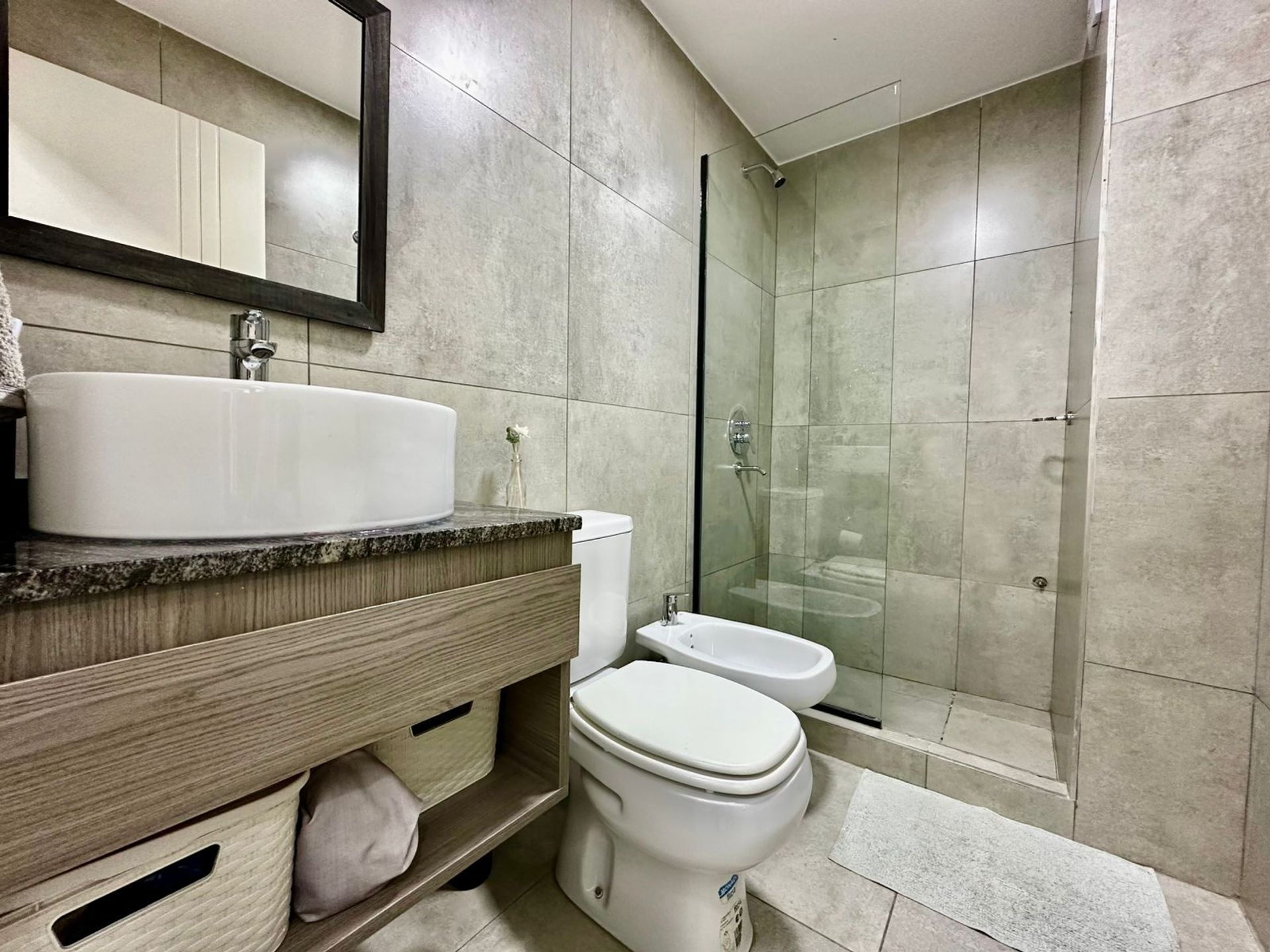Fotografía de Habitaciones y Baños correspondiente a Casa_duplex en Docta Urbanización, Córdoba Capital.
