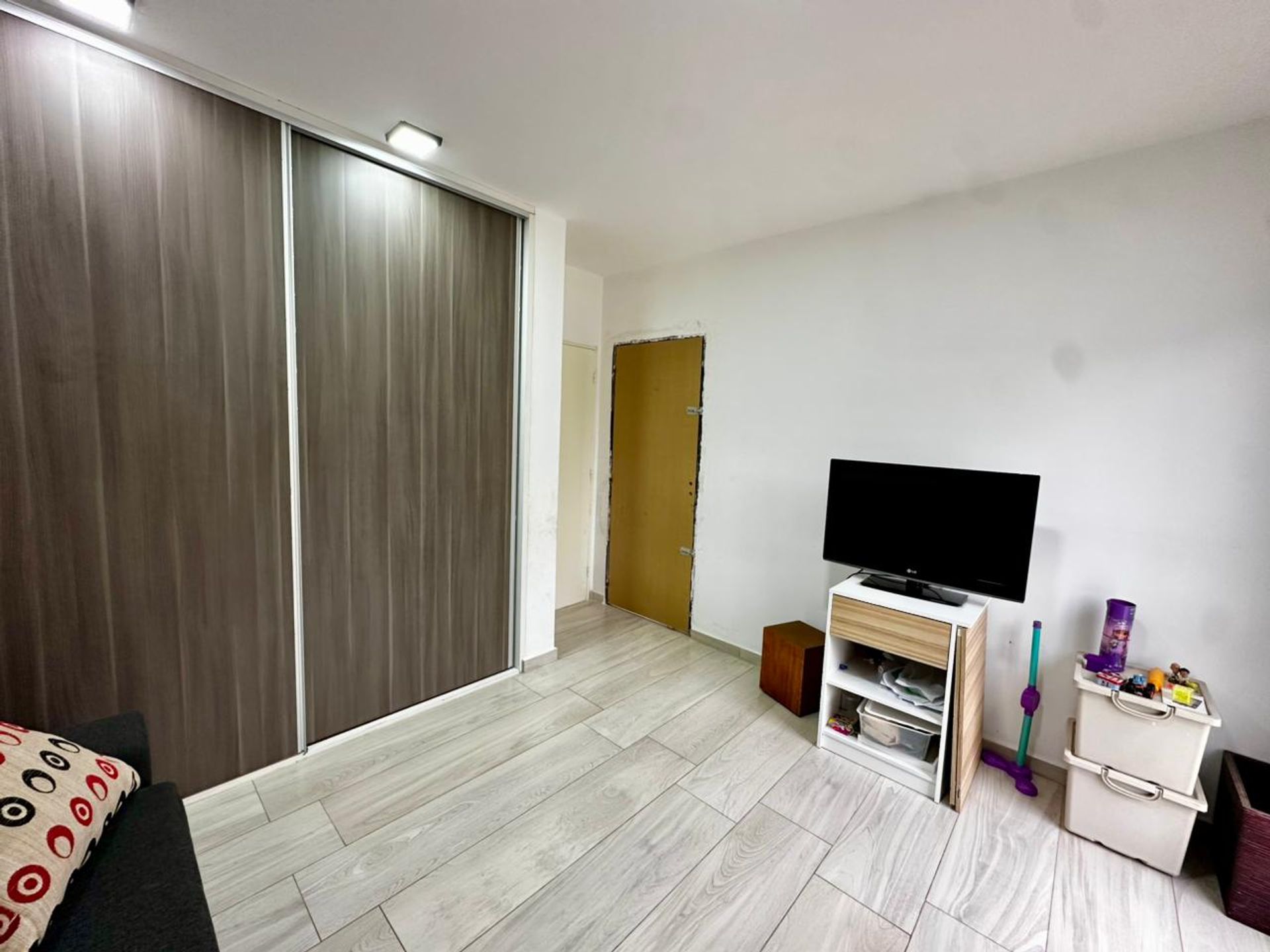 Fotografía de Habitaciones y Baños correspondiente a Casa_duplex en Docta Urbanización, Córdoba Capital.