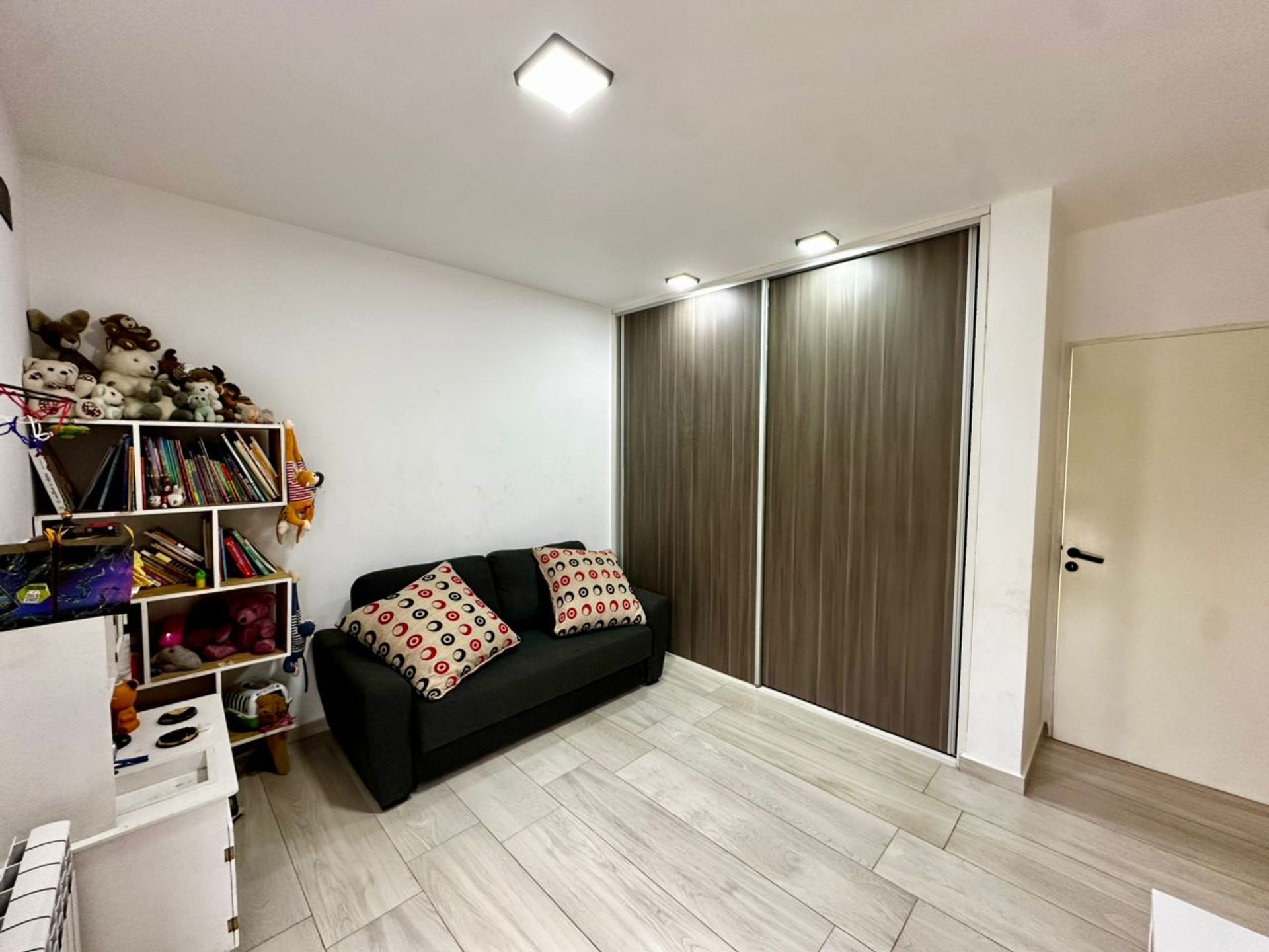 Fotografía de Habitaciones y Baños correspondiente a Casa_duplex en Docta Urbanización, Córdoba Capital.
