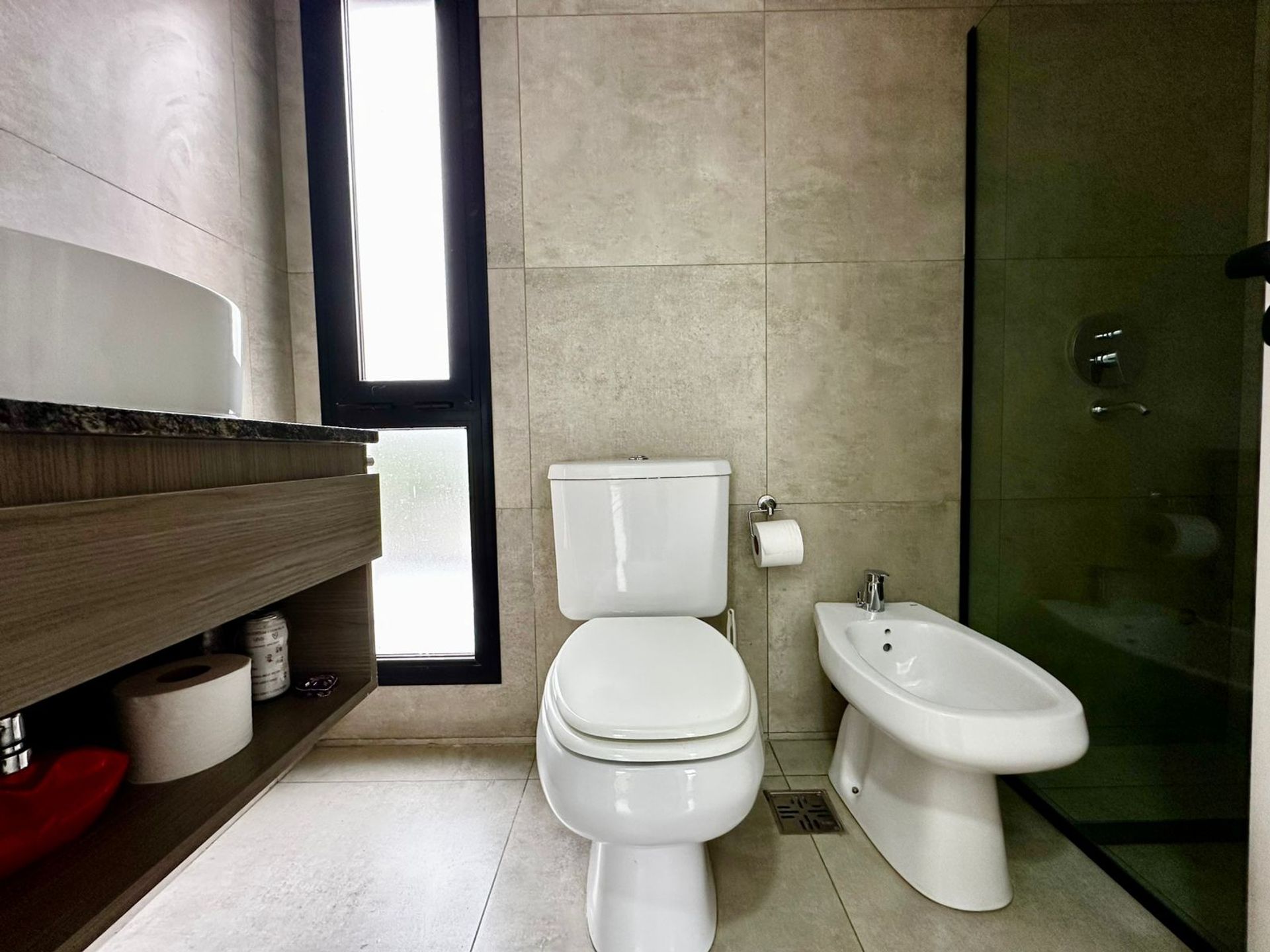 Fotografía de Habitaciones y Baños correspondiente a Casa_duplex en Docta Urbanización, Córdoba Capital.