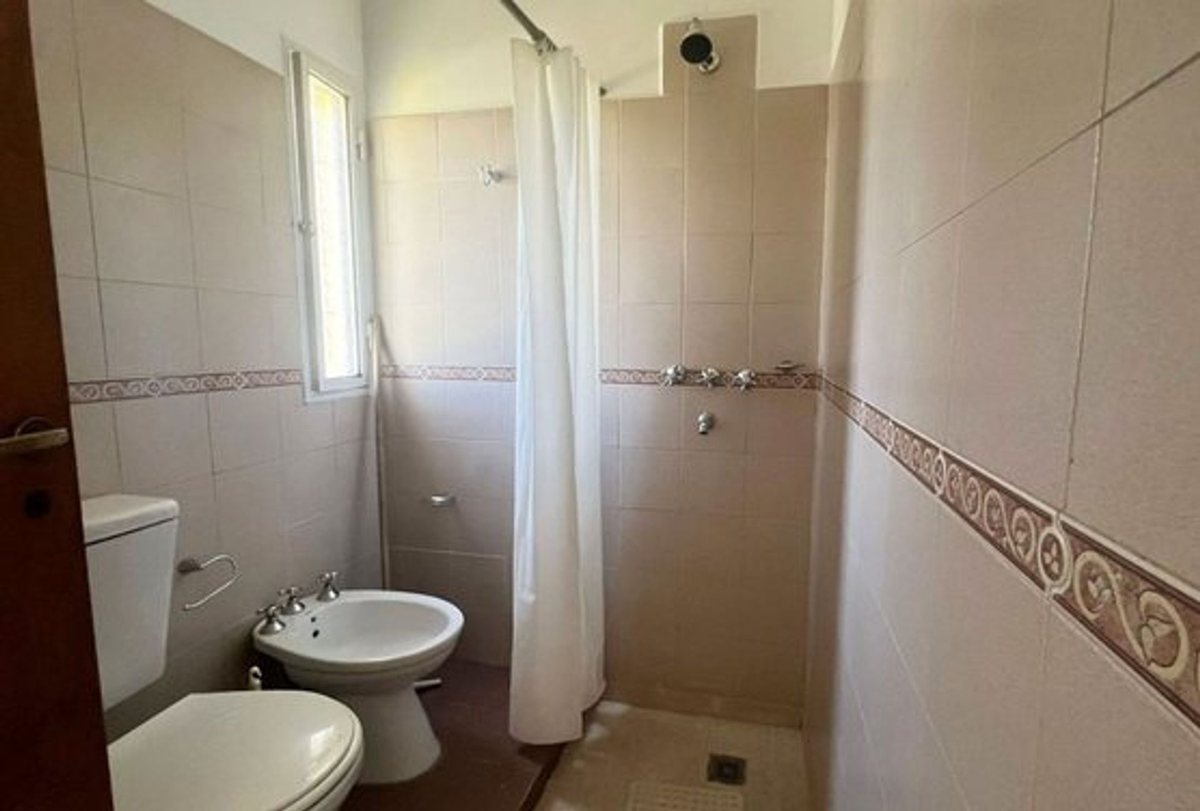 Fotografía de Habitaciones y Baños correspondiente a Casa en Barrio Los Reartes, Los Reartes.