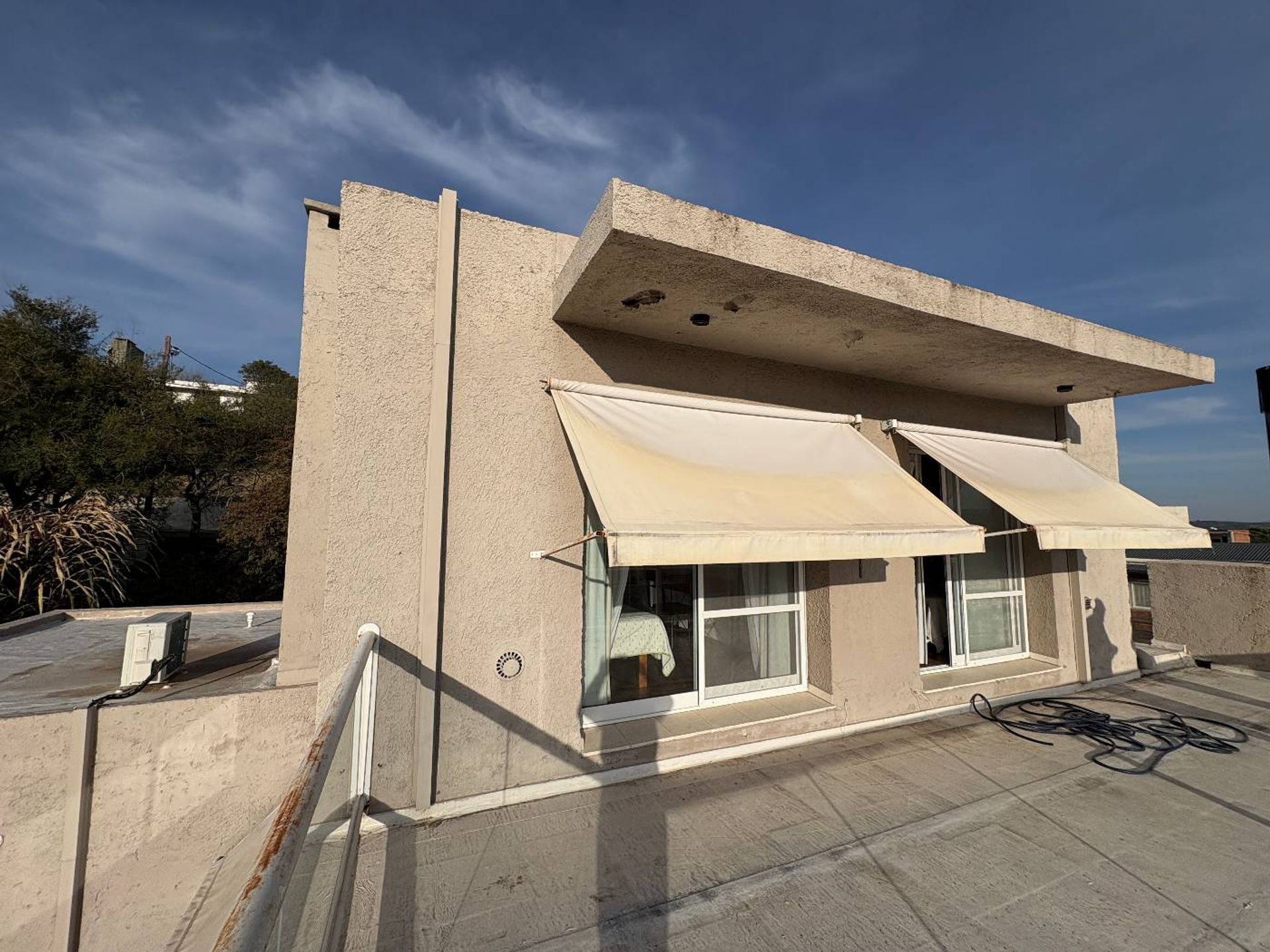 Fotografía de Cocheras correspondiente a Casa en Barrio Santa Rosa de Calamuchita, Santa Rosa de Calamuchita.