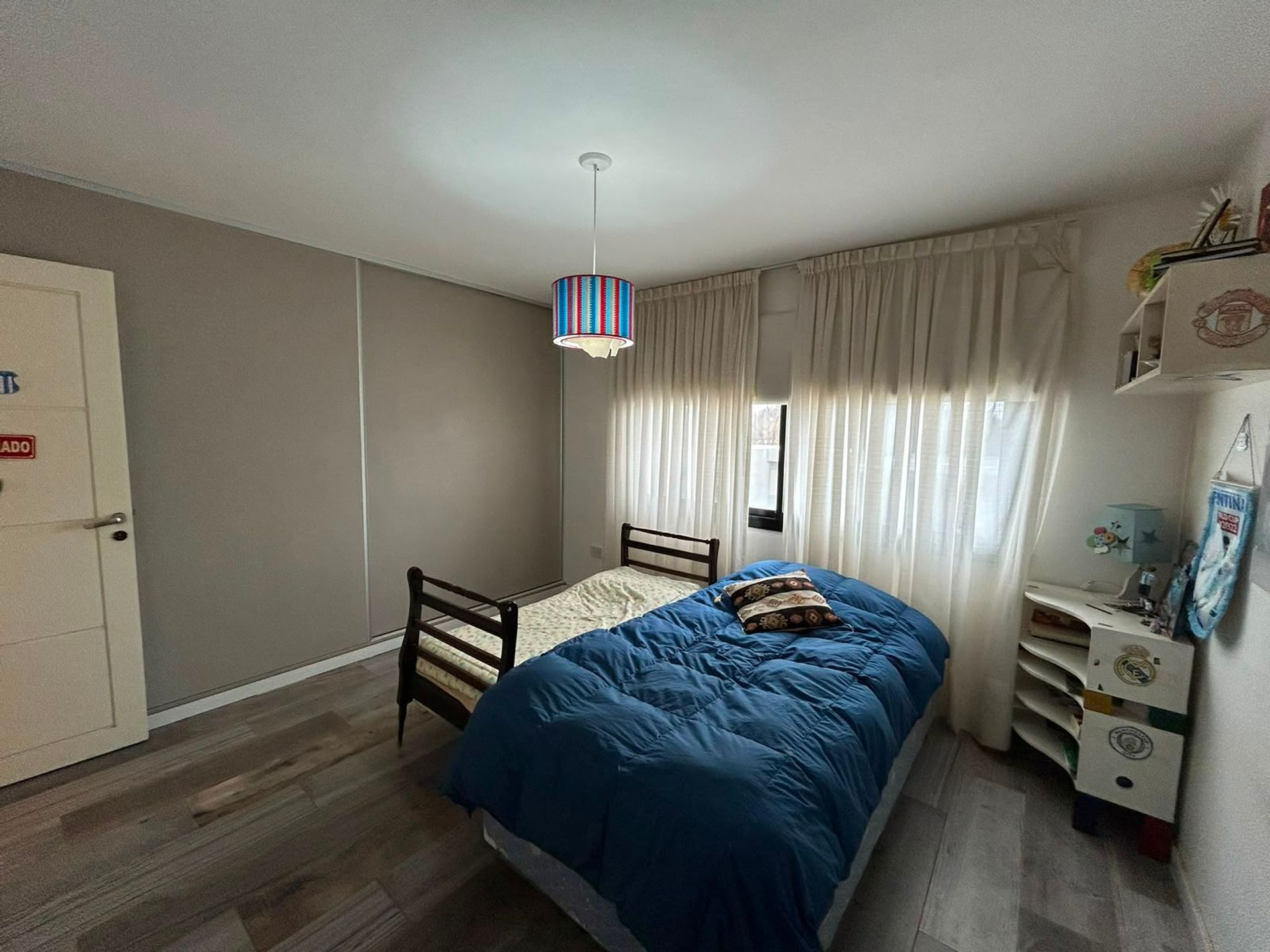 Fotografía de Habitaciones y Baños correspondiente a Casa en Barrio La Catalina, Córdoba Capital.