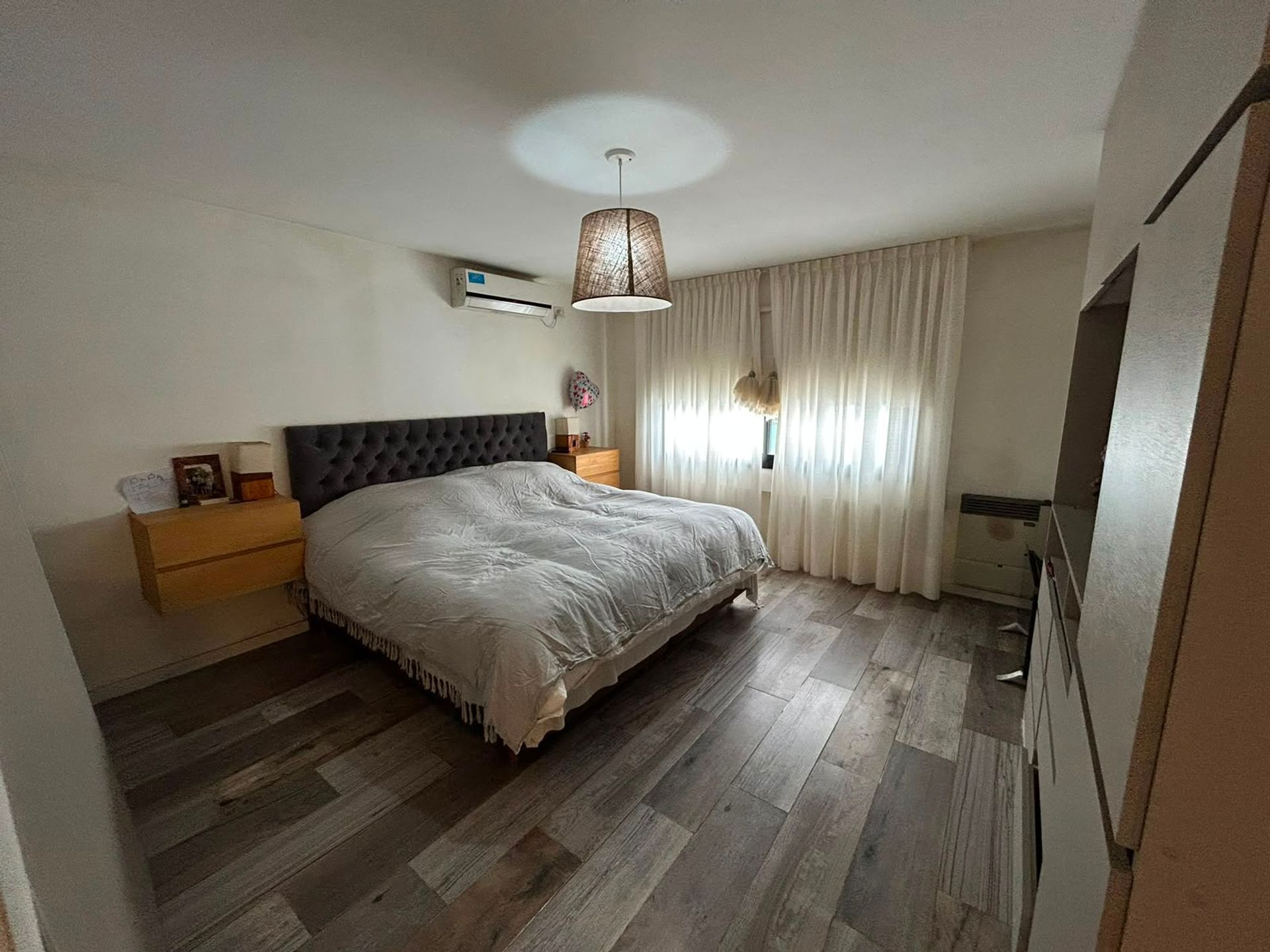 Fotografía de Habitaciones y Baños correspondiente a Casa en Barrio La Catalina, Córdoba Capital.