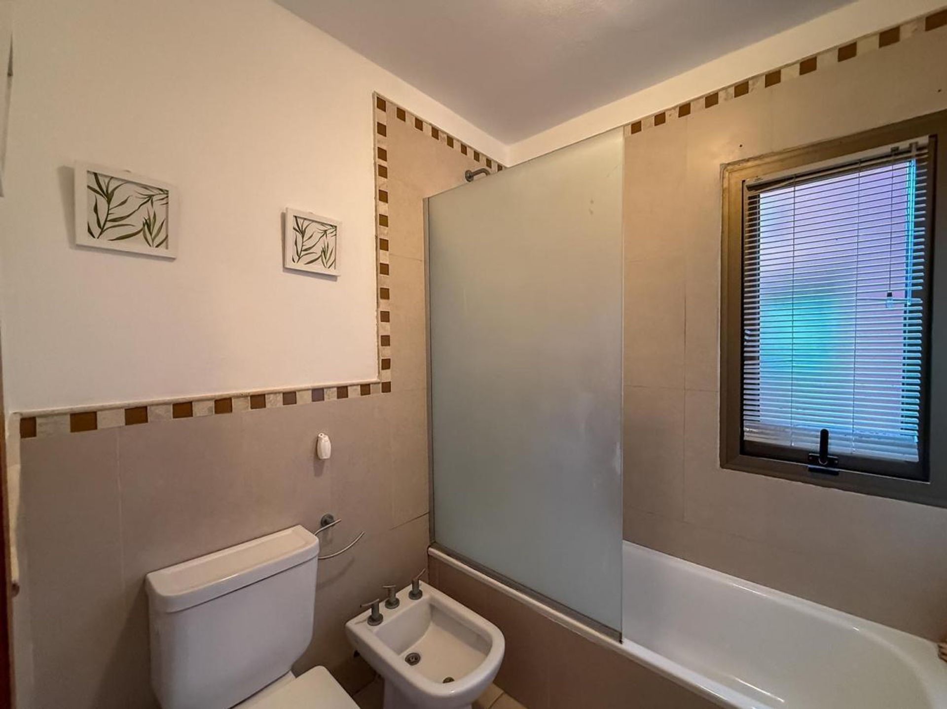 Fotografía de Habitaciones y Baños correspondiente a Casa en Barrio Mendiolaza, La Serena.