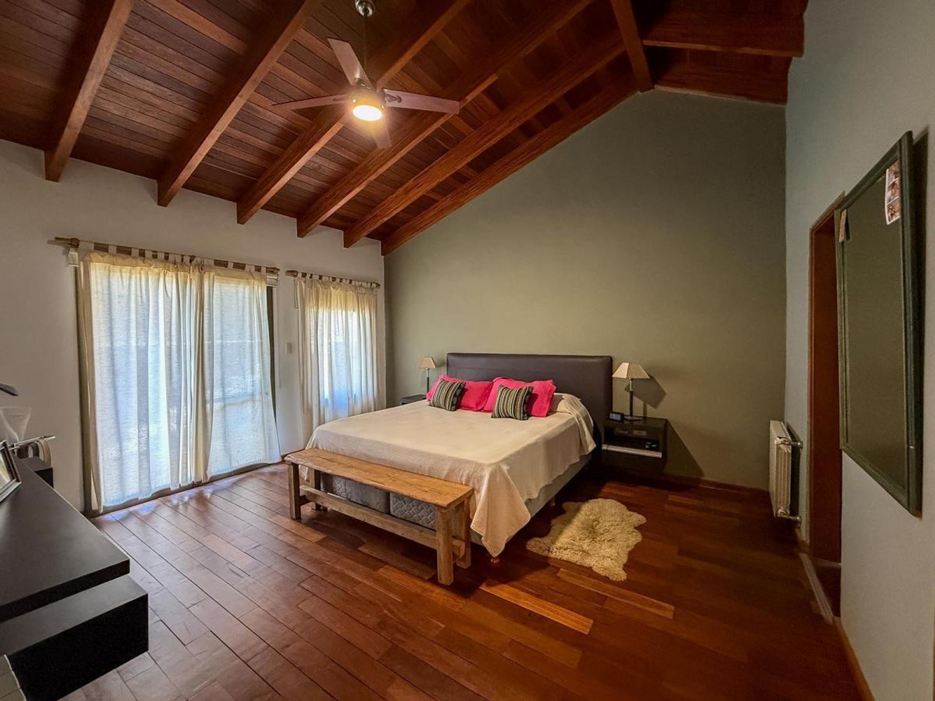 Fotografía de Habitaciones y Baños correspondiente a Casa en Barrio Mendiolaza, La Serena.