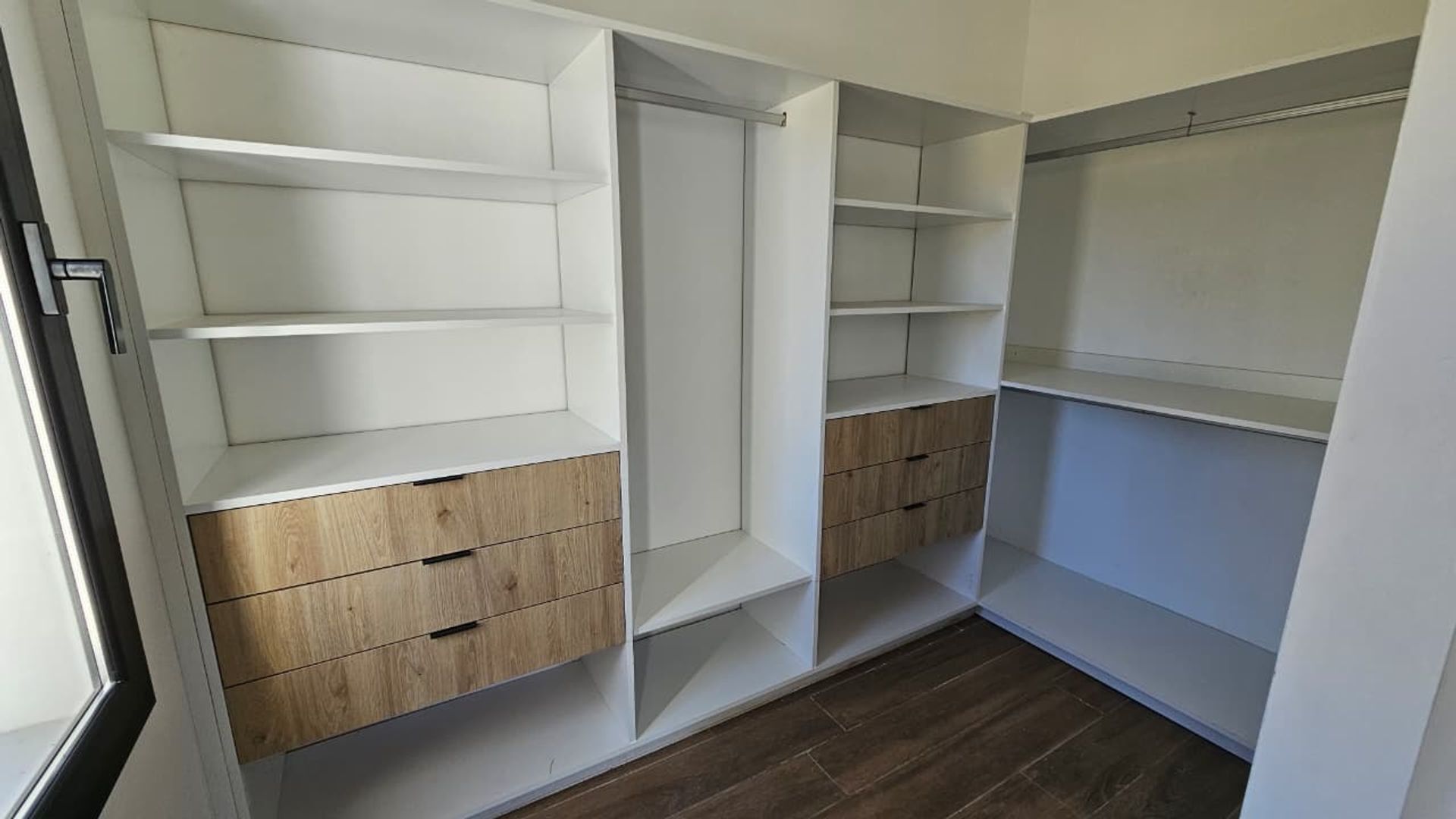 Fotografía de Habitaciones y Baños correspondiente a Casa en Barrio Villa Carlos Paz, Villa Carlos Paz.
