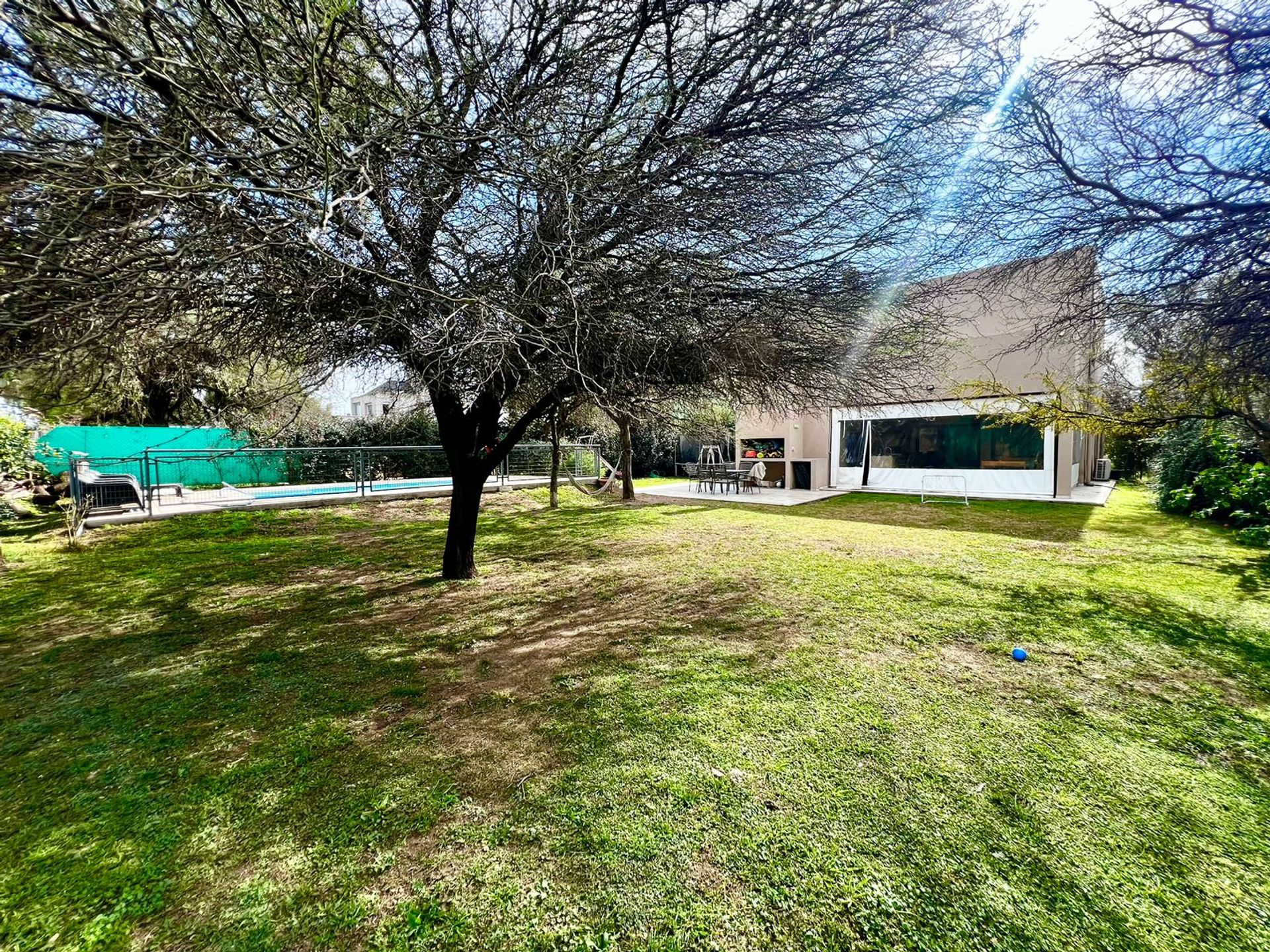 04 - Fotografía de Patios y Exteriores correspondiente a Casa en Barrio Valle del Golf, Valle del Golf.