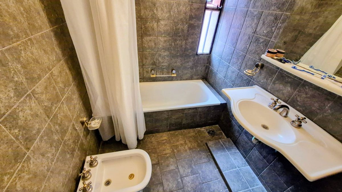 Fotografía de Habitaciones y Baños correspondiente a Casa en Barrio Villa Rio Icho Cruz, Villa Rio Icho Cruz.