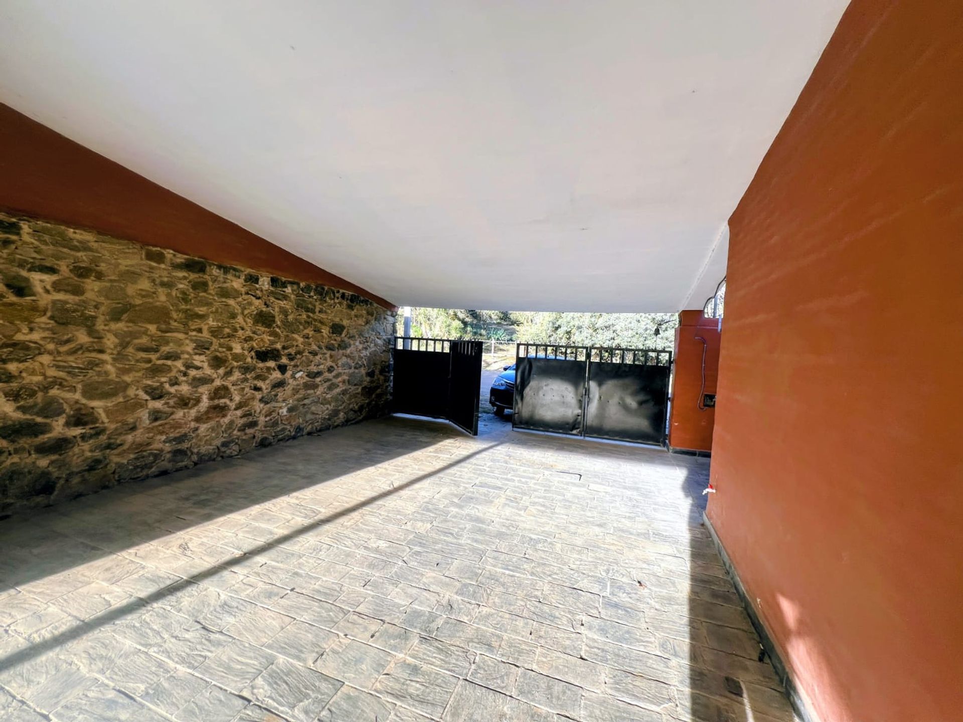Fotografía de Cocheras correspondiente a Casa en Barrio Villa Rio Icho Cruz, Villa Rio Icho Cruz.