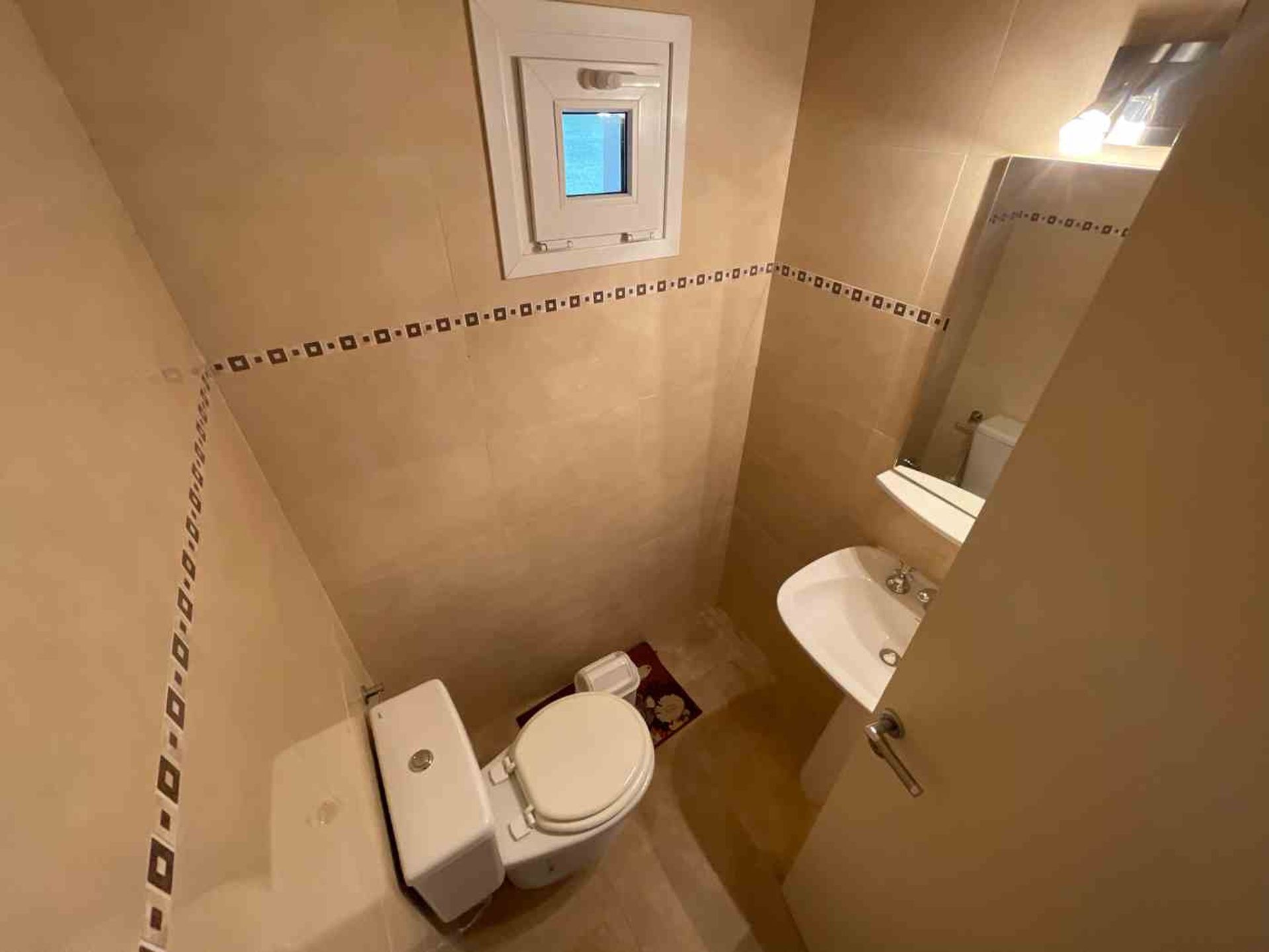 Fotografía de Habitaciones y Baños correspondiente a Casa en Barrio Villa Giardino, Villa Giardino.