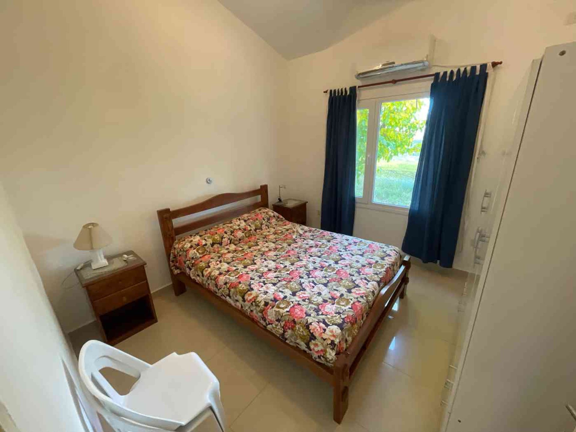 Fotografía de Habitaciones y Baños correspondiente a Casa en Barrio Villa Giardino, Villa Giardino.