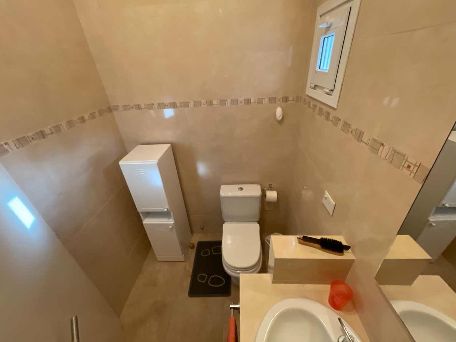 Fotografía de Habitaciones y Baños correspondiente a Casa en Barrio Villa Giardino, Villa Giardino.