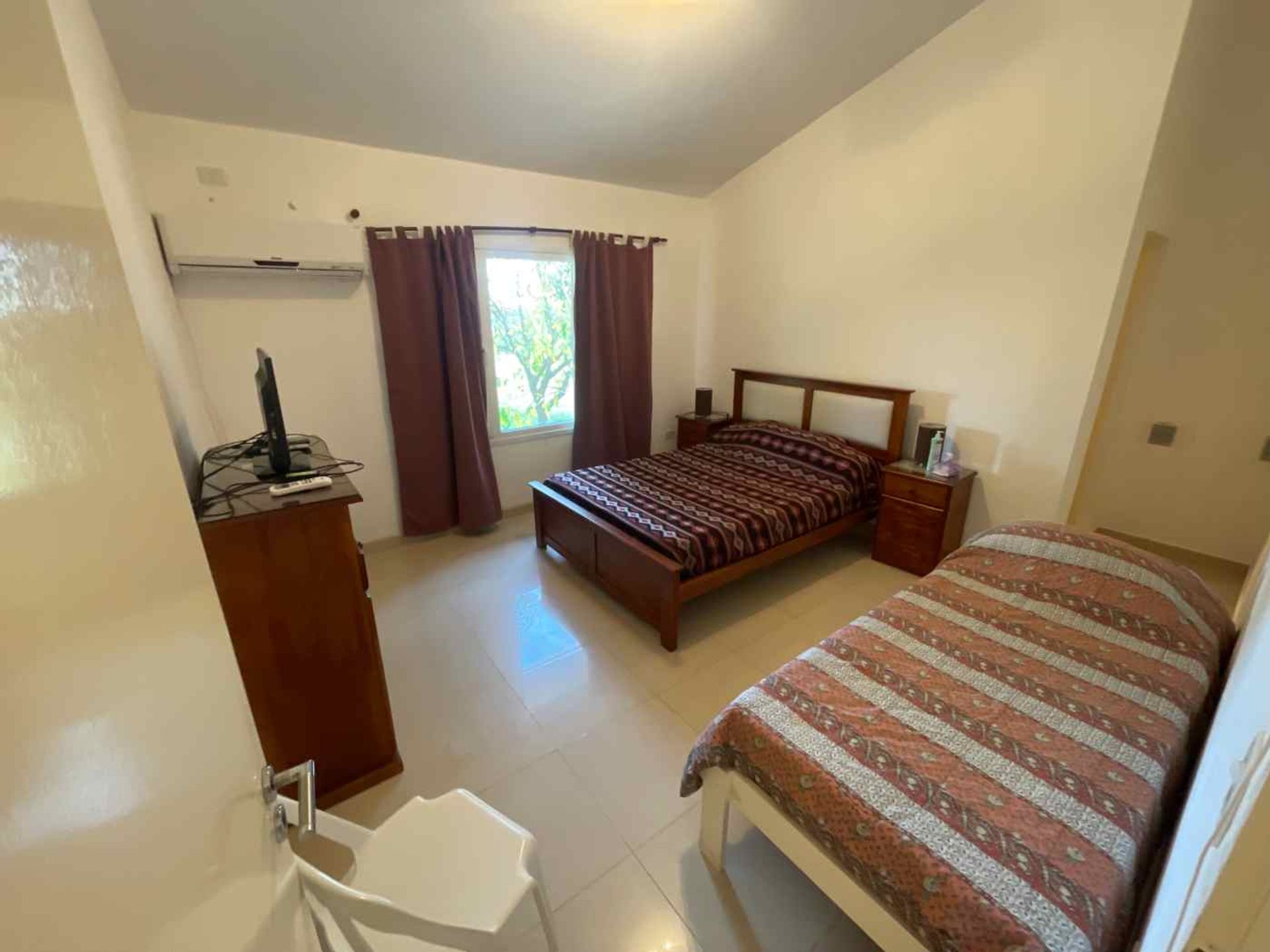 Fotografía de Habitaciones y Baños correspondiente a Casa en Barrio Villa Giardino, Villa Giardino.