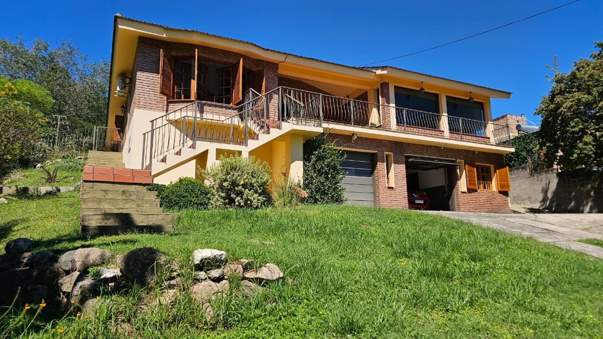 Fotografía de Frentes y Fachadas correspondiente a Casa en Barrio Villa Carlos Paz, Villa Carlos Paz.
