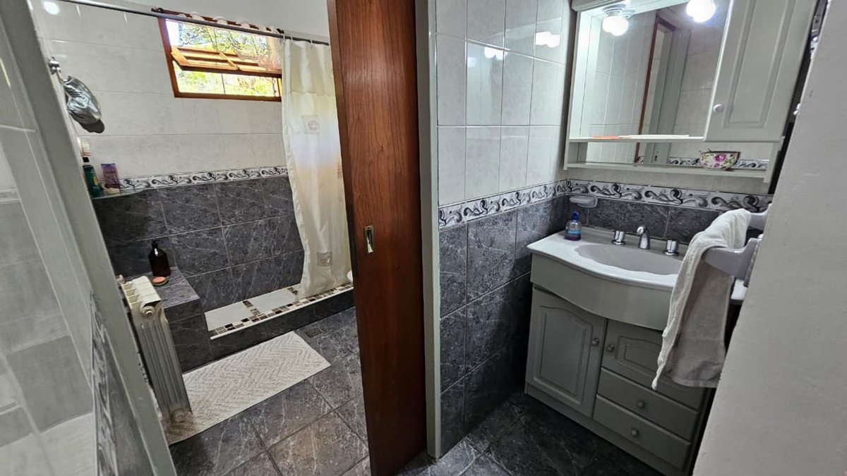 Fotografía de Habitaciones y Baños correspondiente a Casa en Barrio Villa Carlos Paz, Villa Carlos Paz.