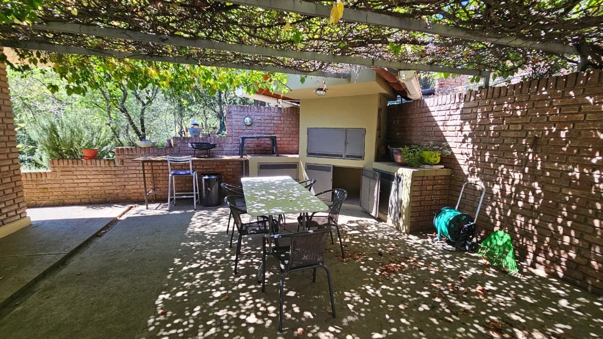 Fotografía de Patios y Exteriores correspondiente a Casa en Barrio Villa Carlos Paz, Villa Carlos Paz.