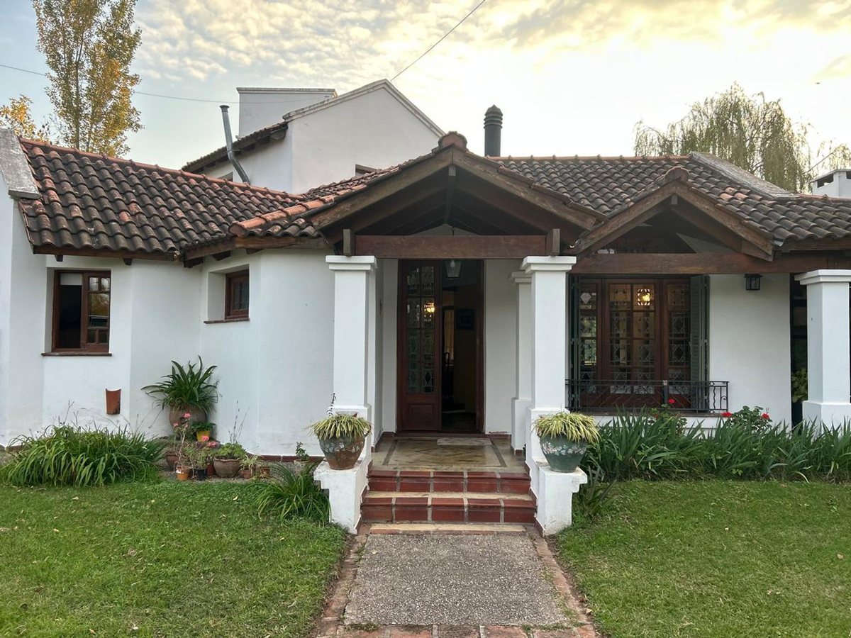 Fotografía de Frentes y Fachadas correspondiente a Casa en Barrio Colon, Villa Allende.