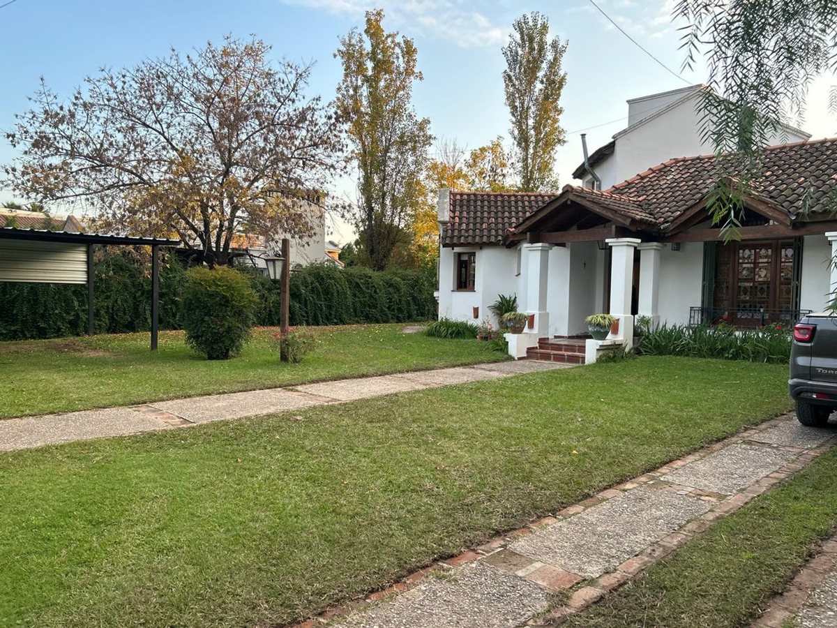 Fotografía de Patios y Exteriores correspondiente a Casa en Barrio Colon, Villa Allende.