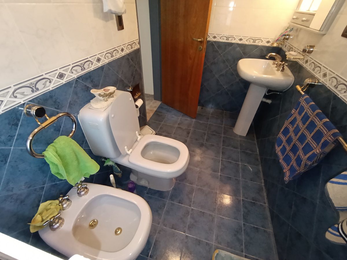 Fotografía de Habitaciones y Baños correspondiente a Casa en Barrio Villa Carlos Paz, Villa Lago Azul.