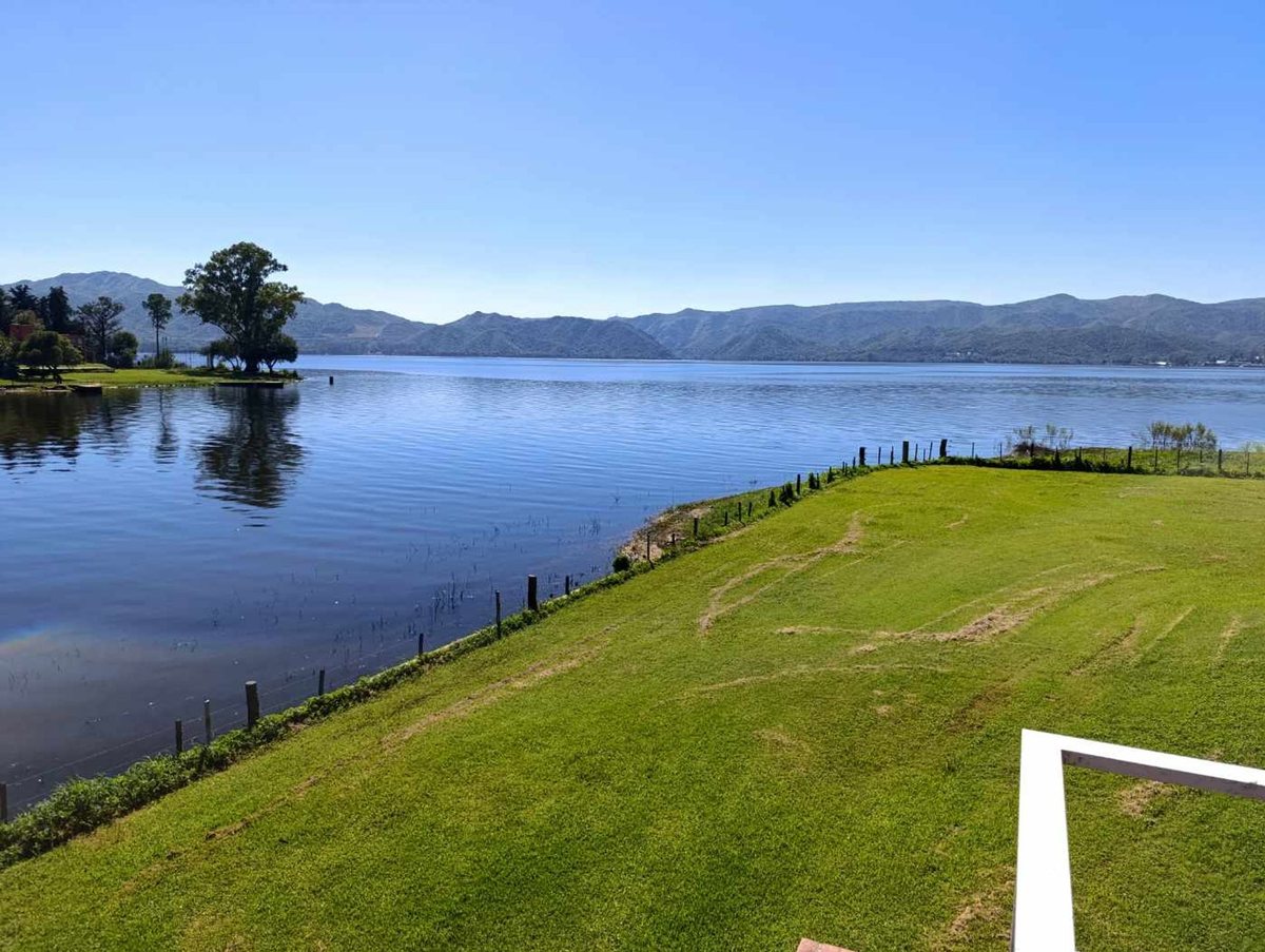 Fotografía de Patios y Exteriores correspondiente a Casa en Barrio Villa Carlos Paz, Villa Lago Azul.