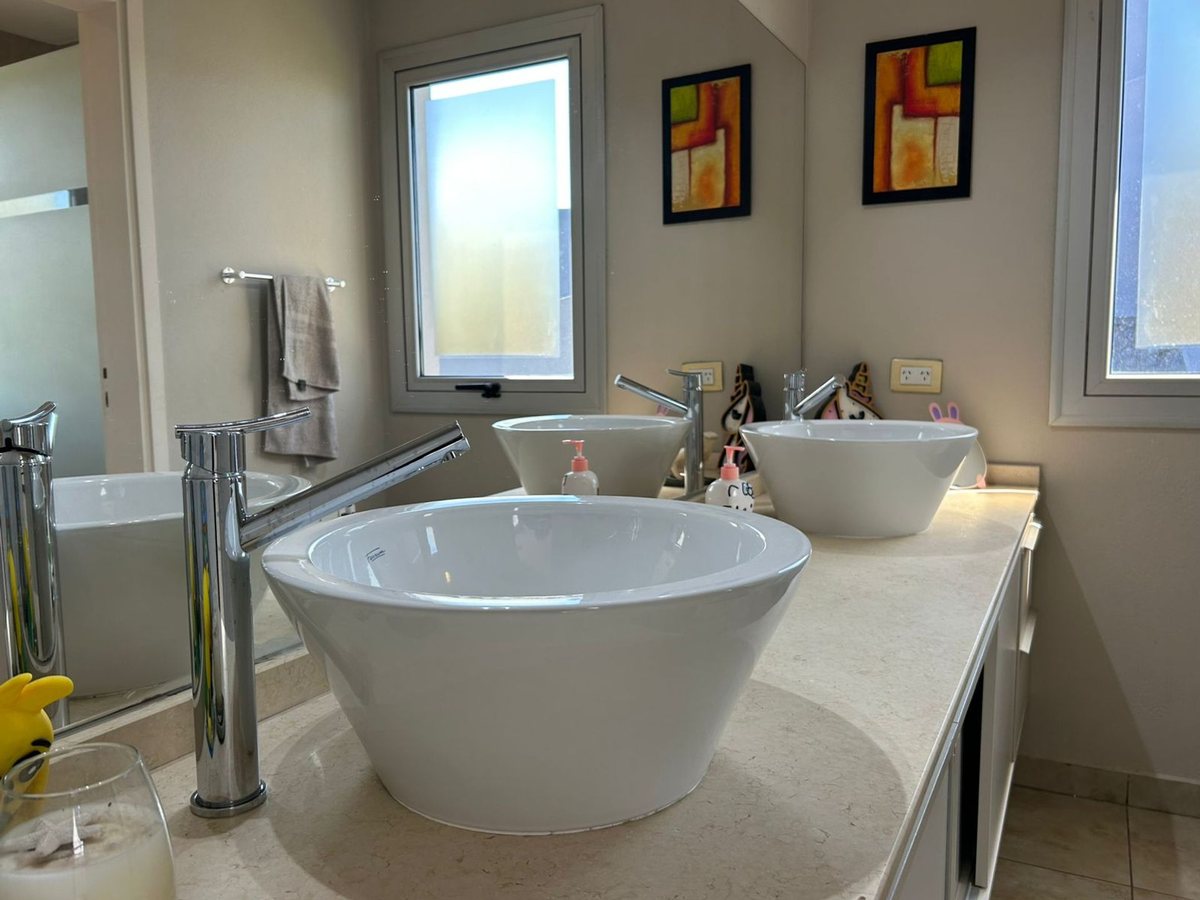 Fotografía de Habitaciones y Baños correspondiente a Casa en Barrio Villa Allende, Villa Allende.