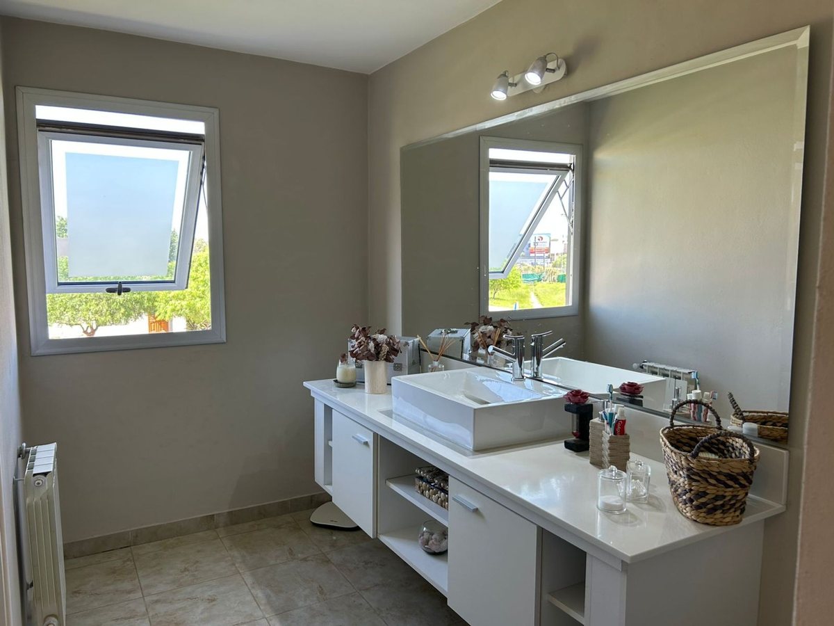 Fotografía de Habitaciones y Baños correspondiente a Casa en Barrio Villa Allende, Villa Allende.