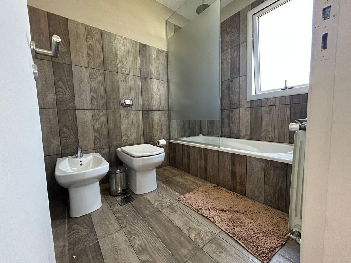 Fotografía de Habitaciones y Baños correspondiente a Casa en Barrio Villa Allende, Villa Allende.