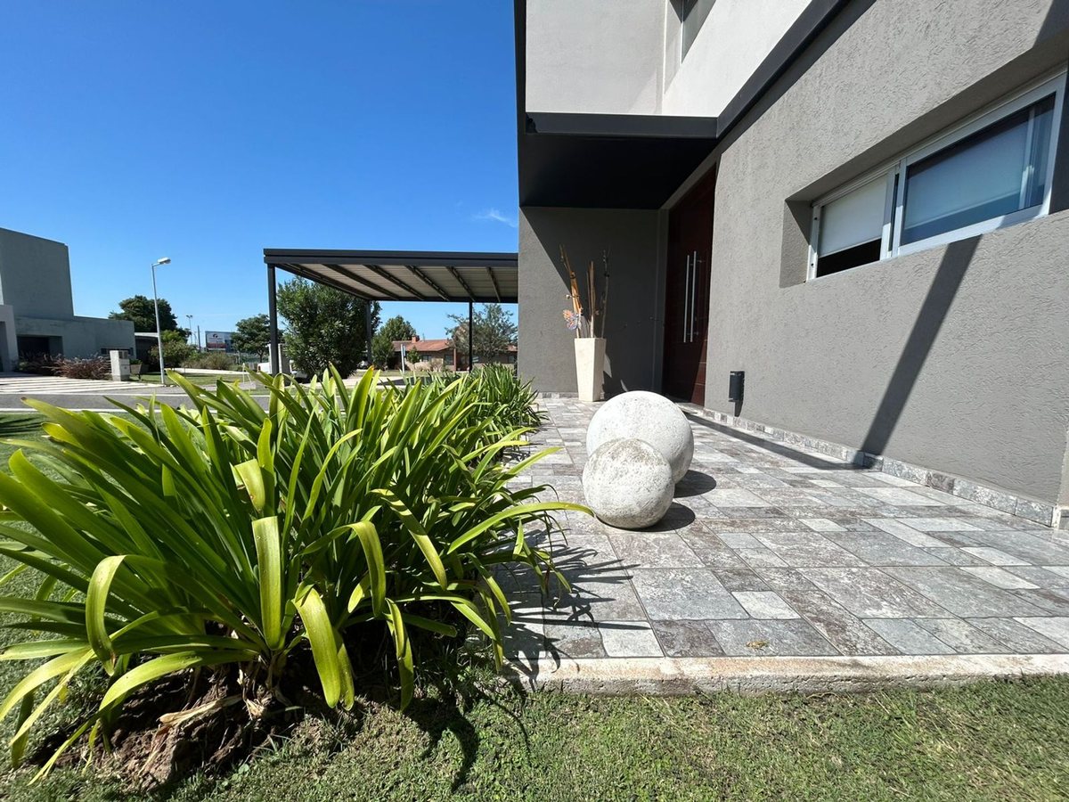 Fotografía de Patios y Exteriores correspondiente a Casa en Barrio Villa Allende, Villa Allende.