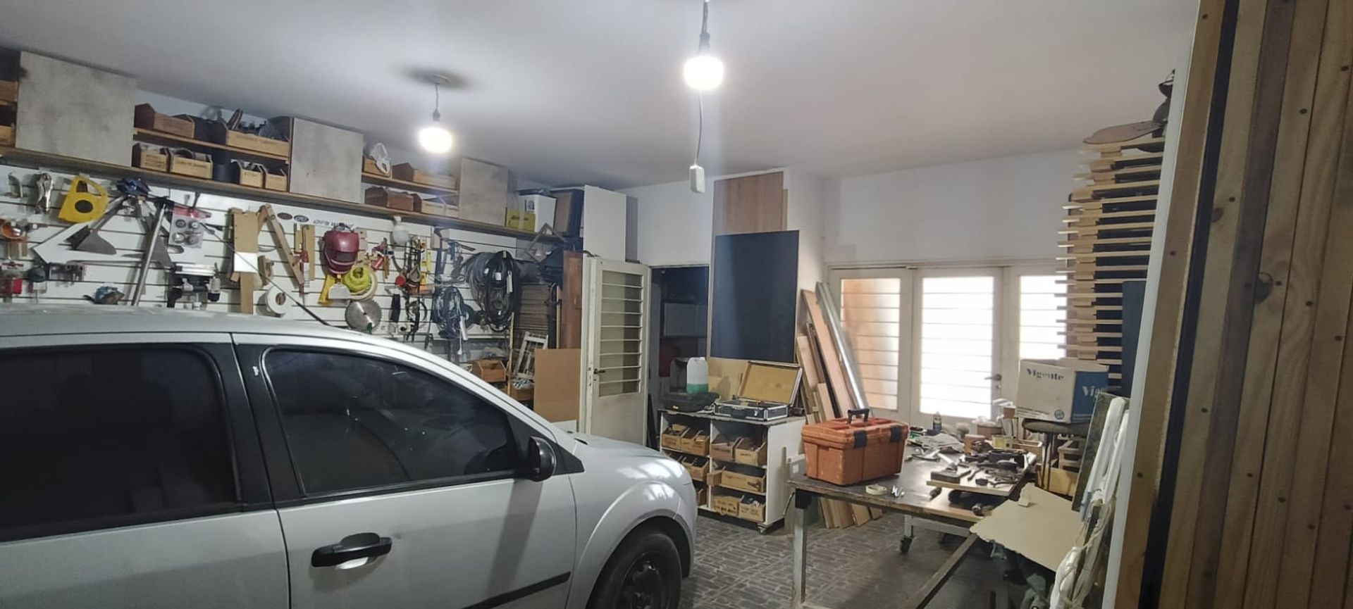 Fotografía de Cocheras correspondiente a Casa en Barrio Cordoba, Tejas del Sur II.