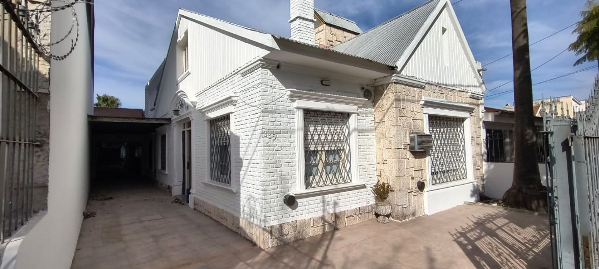 01 - Venta de Casa 350 m² en Terreno de 330 m² | 5 Dormitorios, 4 Baños, Cochera para 3 Autos, Quincho y Altillo | Barrio Juniors, Córdoba Capital, Córdoba, Argentina