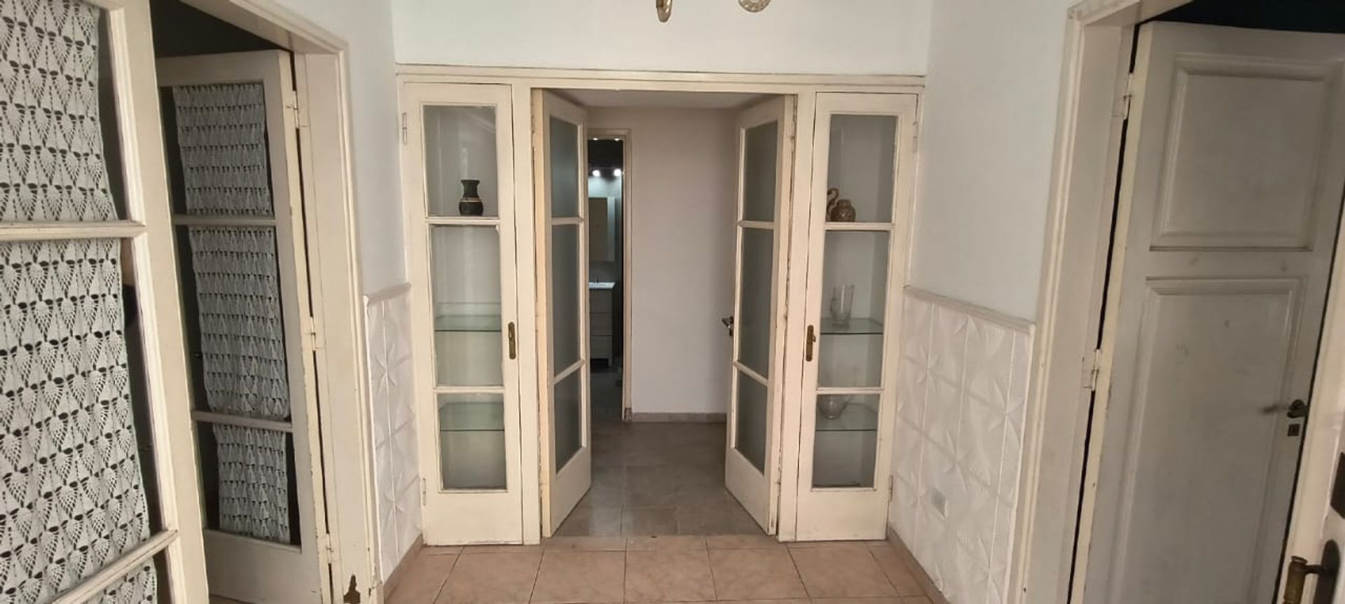 Pasillo Distribuidor Tres Puertas