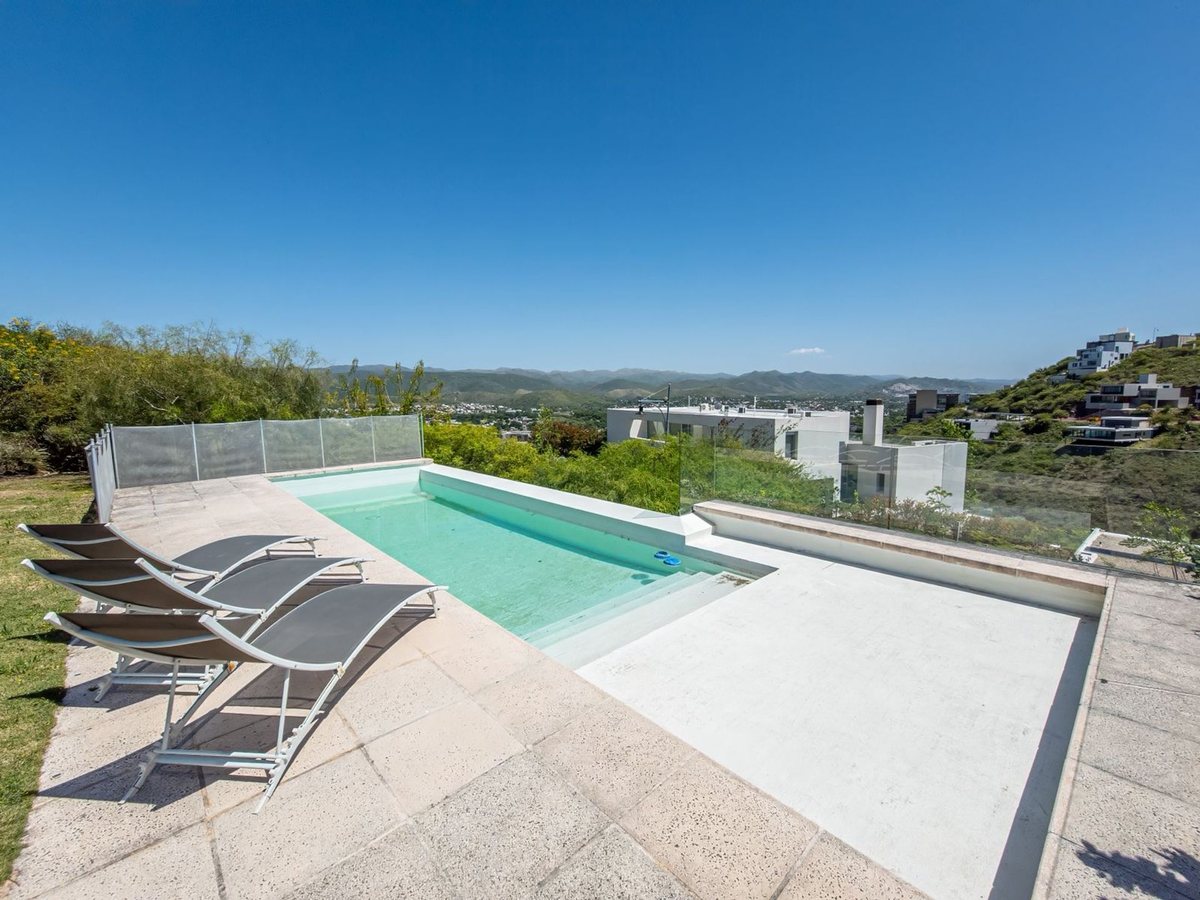 Fotografía de Patios y Exteriores correspondiente a Casa en Barrio La Calera, La Cuesta.