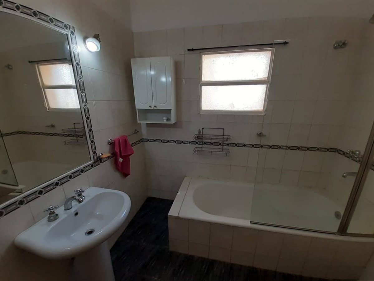 Fotografía de Habitaciones y Baños correspondiente a Casa en Barrio Paso de los Andes, Córdoba Capital.