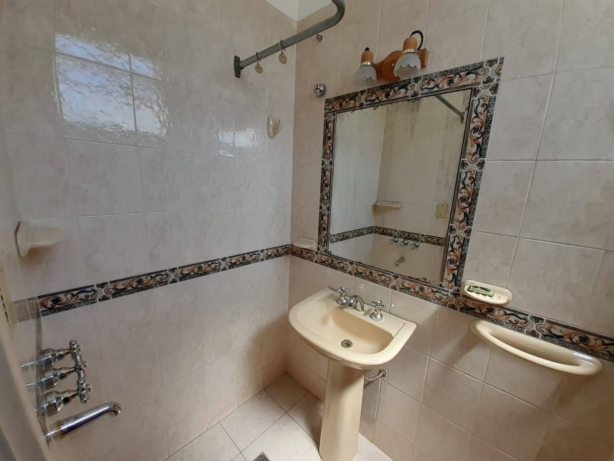 Fotografía de Habitaciones y Baños correspondiente a Casa en Barrio Paso de los Andes, Córdoba Capital.