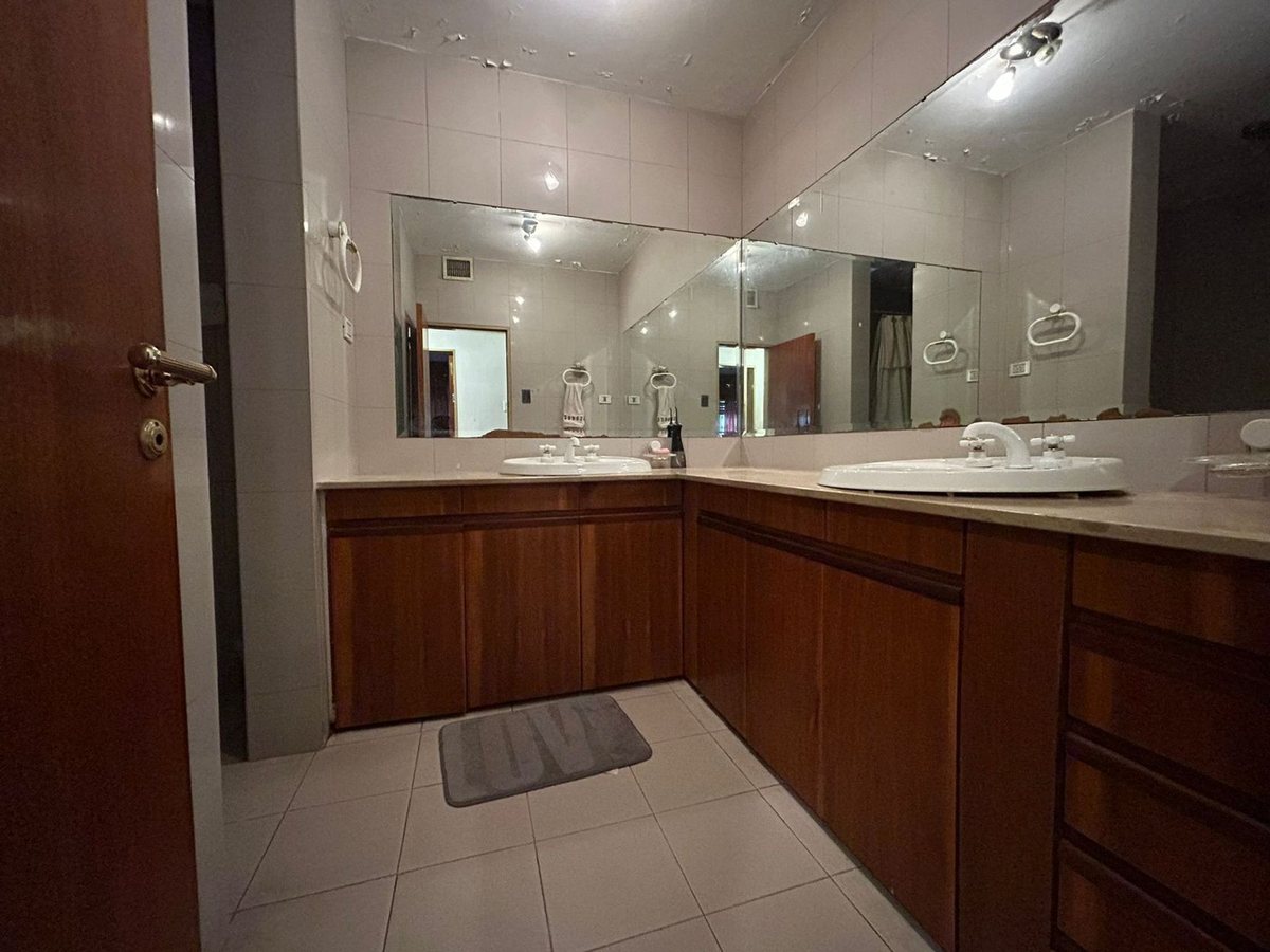 Fotografía de Habitaciones y Baños correspondiente a Casa en Barrio Cordoba, Alto Verde.
