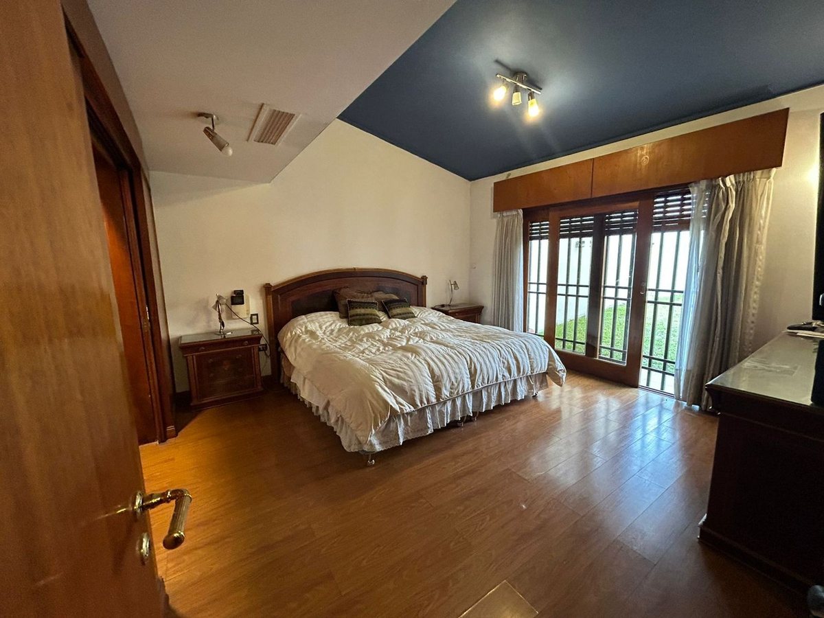 Fotografía de Habitaciones y Baños correspondiente a Casa en Barrio Cordoba, Alto Verde.