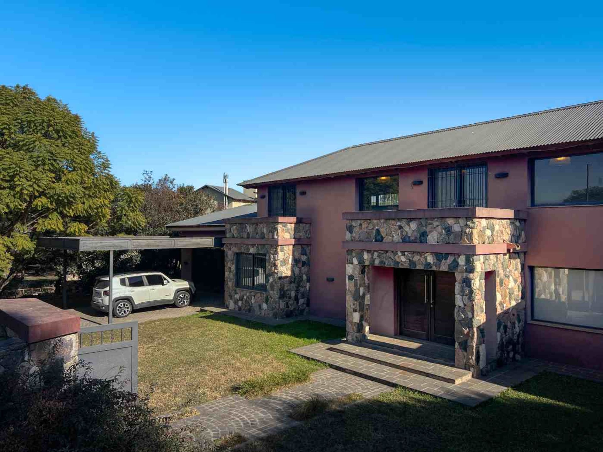 Fotografía de Frentes y Fachadas correspondiente a Casa en Barrio Villa Allende, Villa Allende Golf.