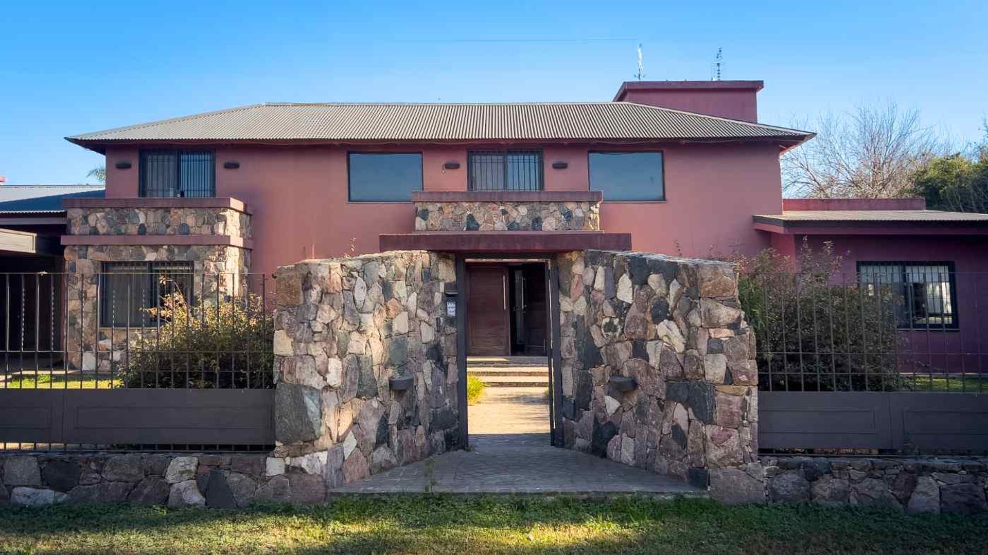 Fotografía de Frentes y Fachadas correspondiente a Casa en Barrio Villa Allende, Villa Allende Golf.