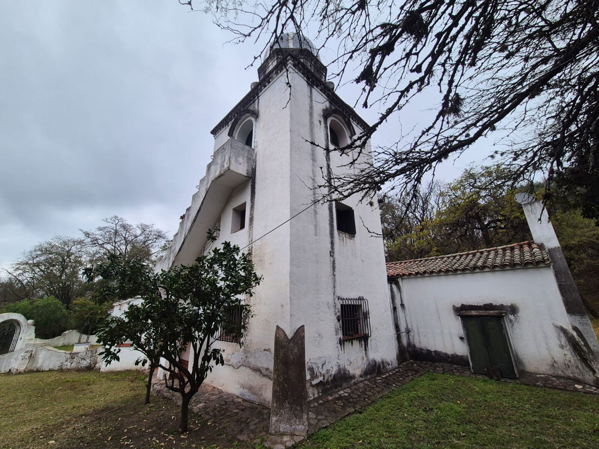 01 - Fotografía de Frentes y Fachadas correspondiente a Casa en Barrio Colon, La Granja.