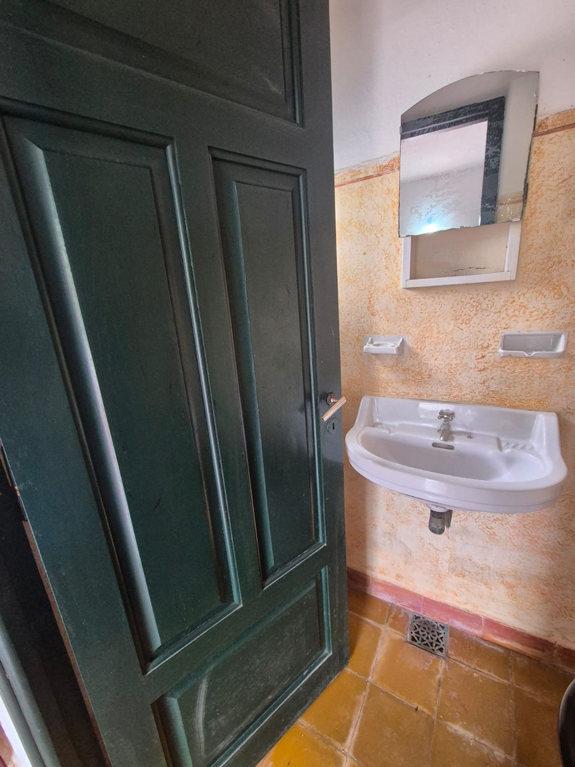 Fotografía de Habitaciones y Baños correspondiente a Casa en Barrio Colon, La Granja.