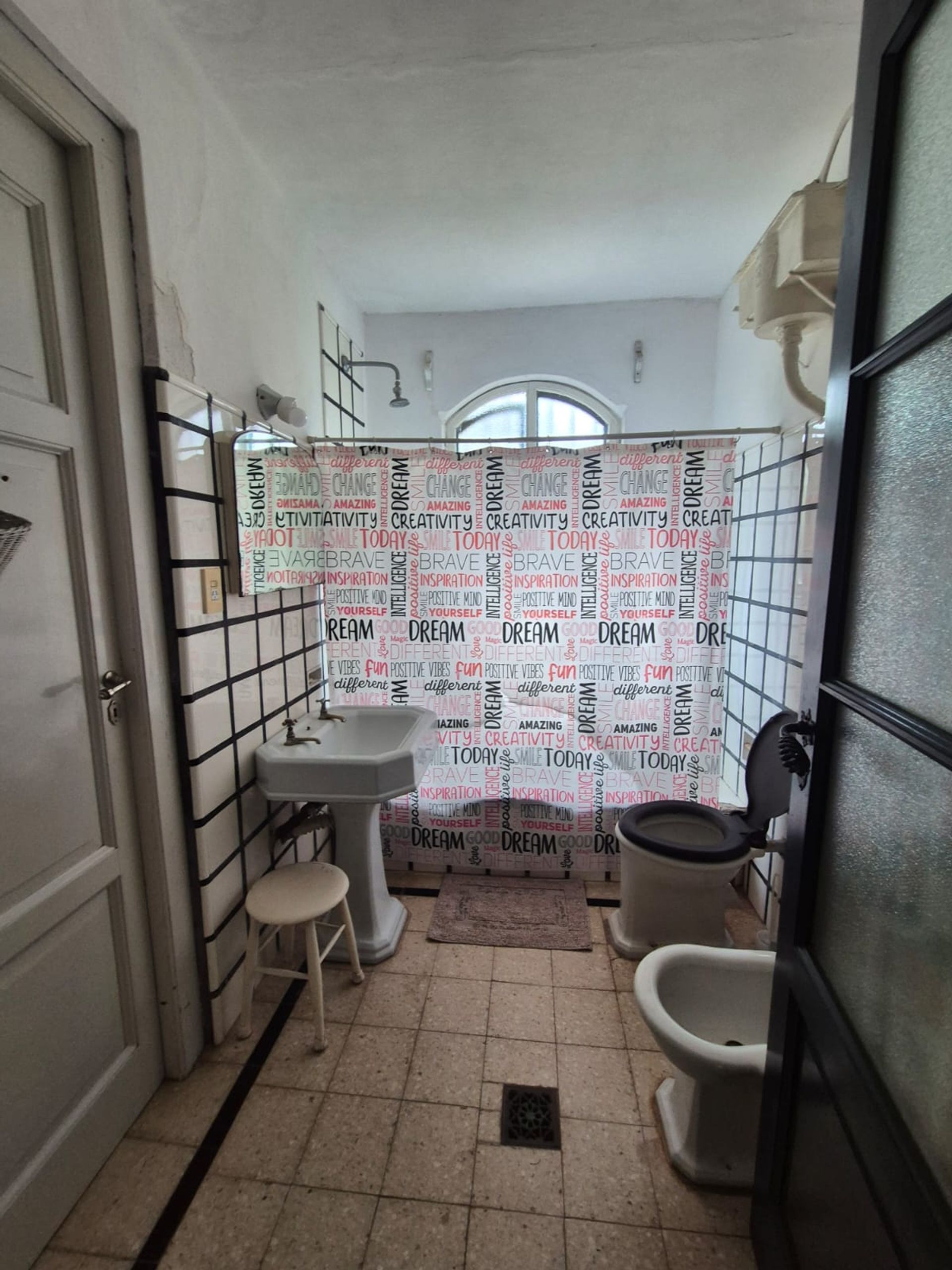Fotografía de Habitaciones y Baños correspondiente a Casa en Barrio Colon, La Granja.