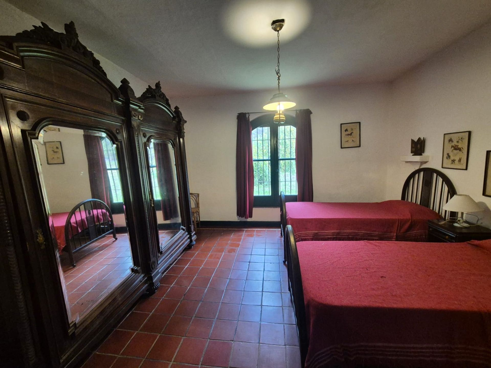 Fotografía de Habitaciones y Baños correspondiente a Casa en Barrio Colon, La Granja.