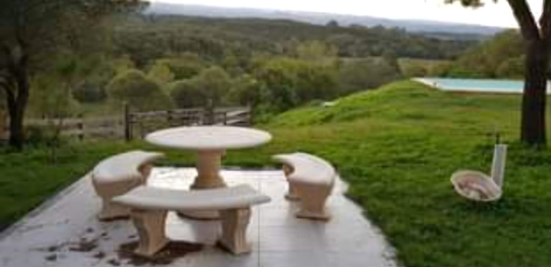 Fotografía de Patios y Exteriores correspondiente a Casa en Barrio Colon, La Granja.