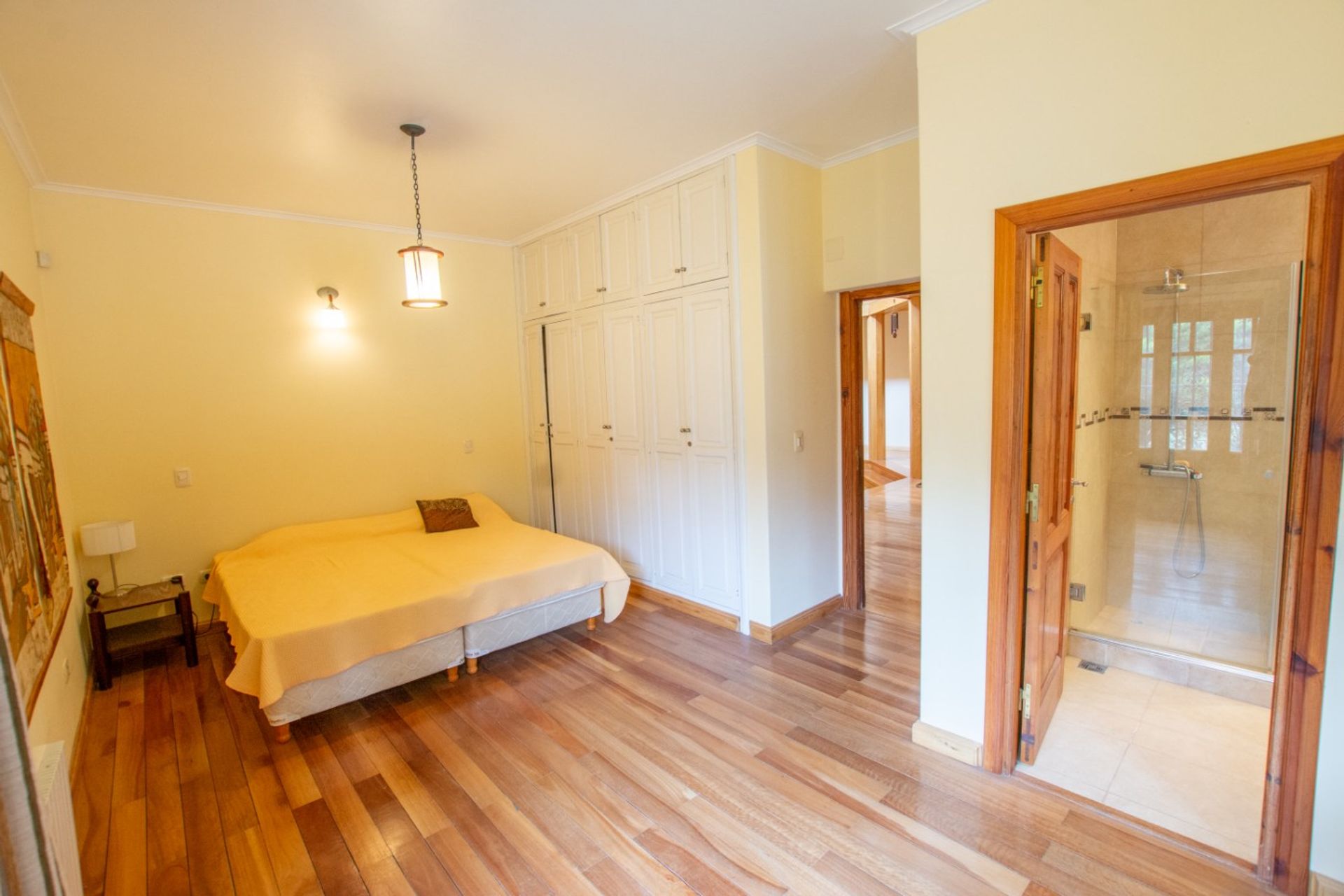 Fotografía de Habitaciones y Baños correspondiente a Casa en Barrio Calamuchita, Villa General Belgrano.
