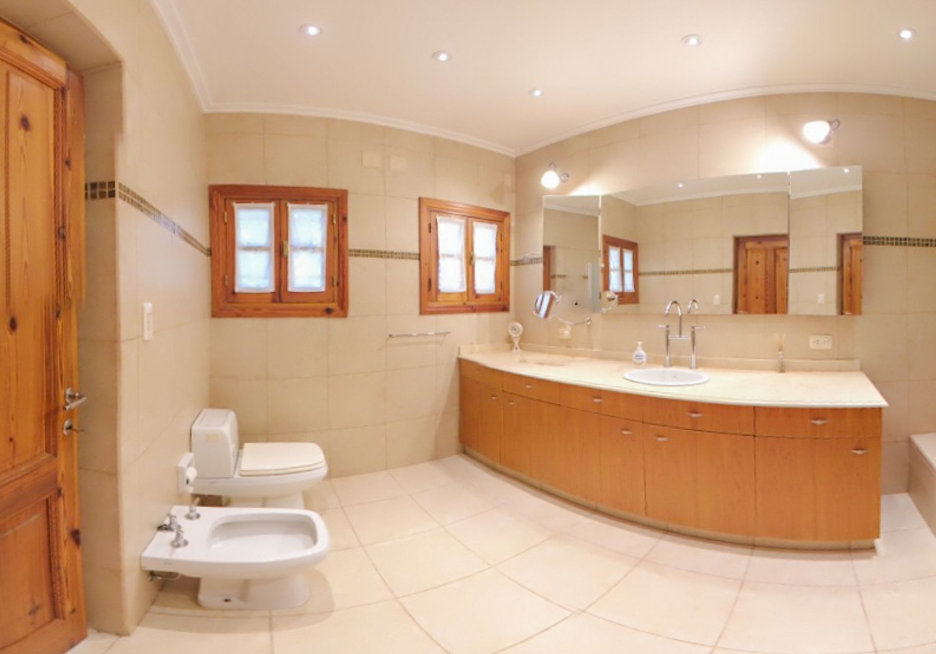 Fotografía de Habitaciones y Baños correspondiente a Casa en Barrio Calamuchita, Villa General Belgrano.