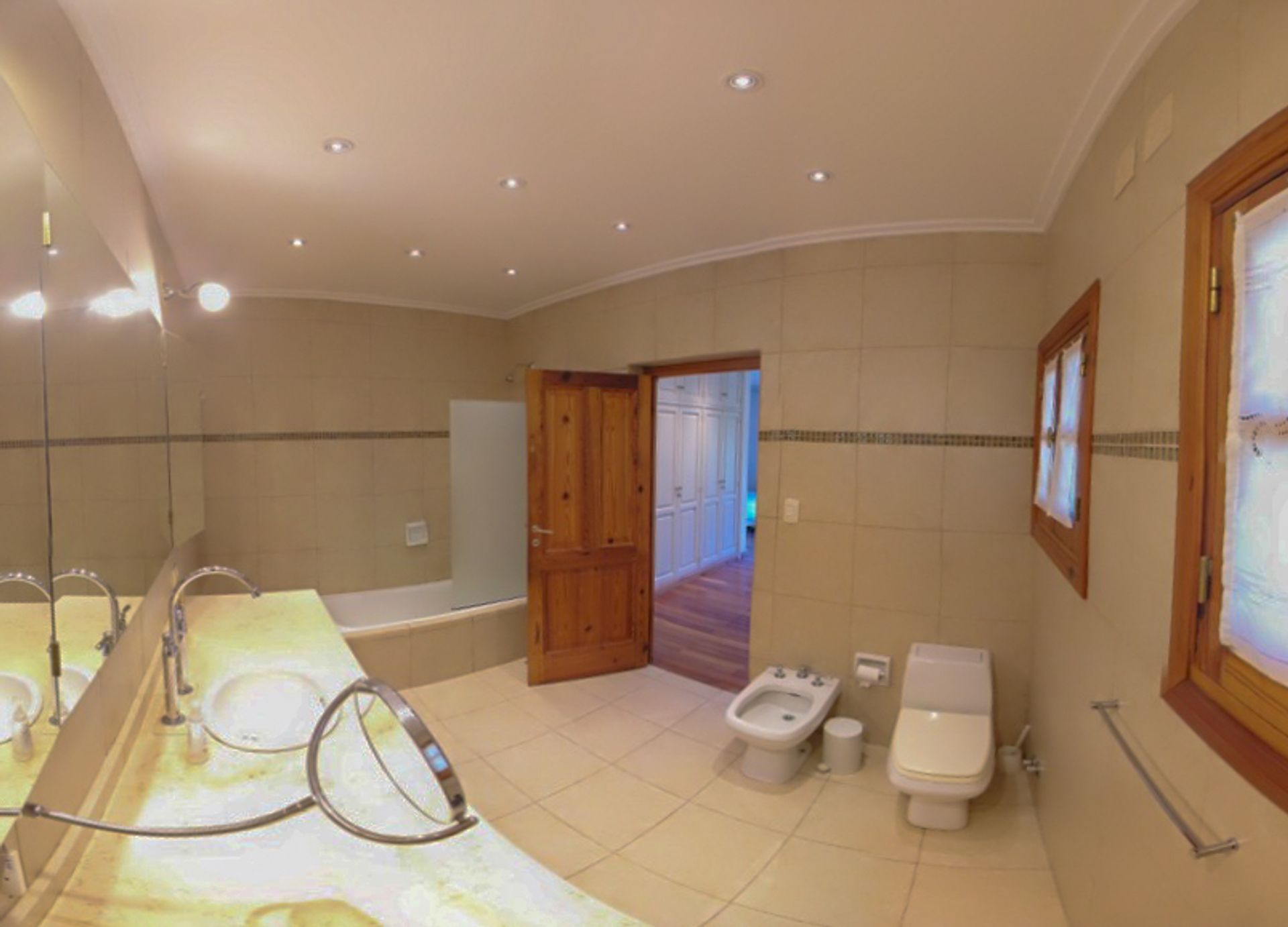 Fotografía de Habitaciones y Baños correspondiente a Casa en Barrio Calamuchita, Villa General Belgrano.