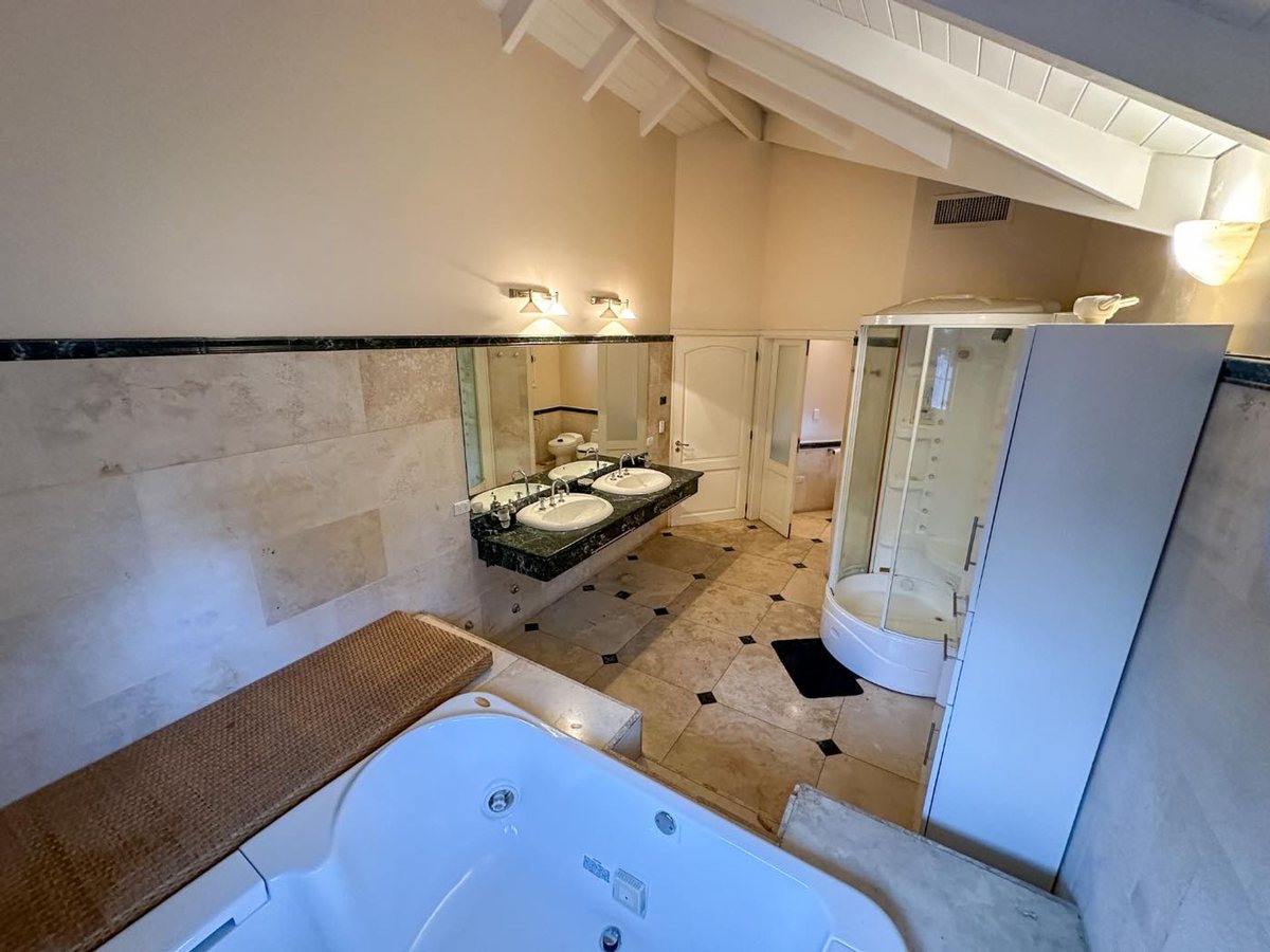 Fotografía de Habitaciones y Baños correspondiente a Casa en Barrio Villa Allende, Villa Allende Golf.
