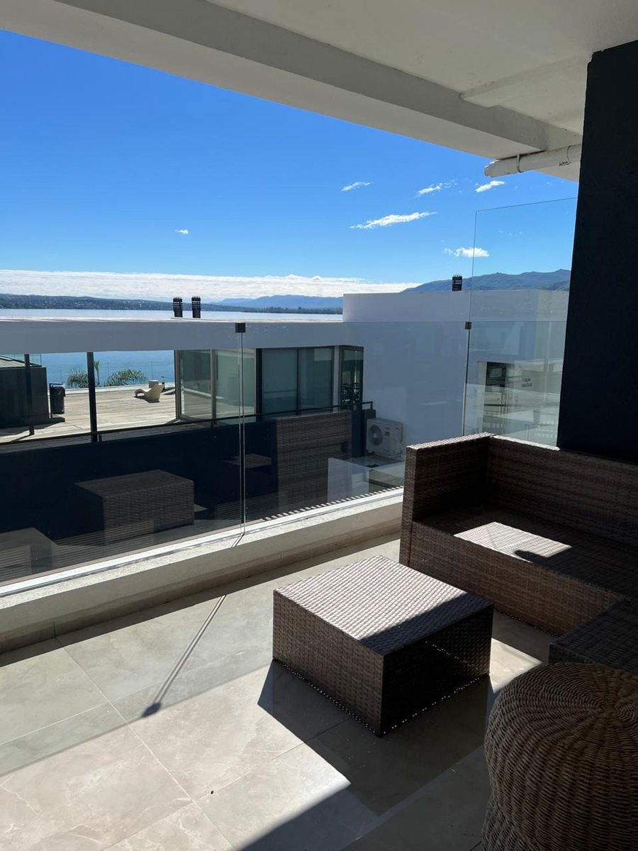 Fotografía de Patios y Exteriores correspondiente a Casa_duplex en Barrio Villa Carlos Paz, Costa Azul Norte.