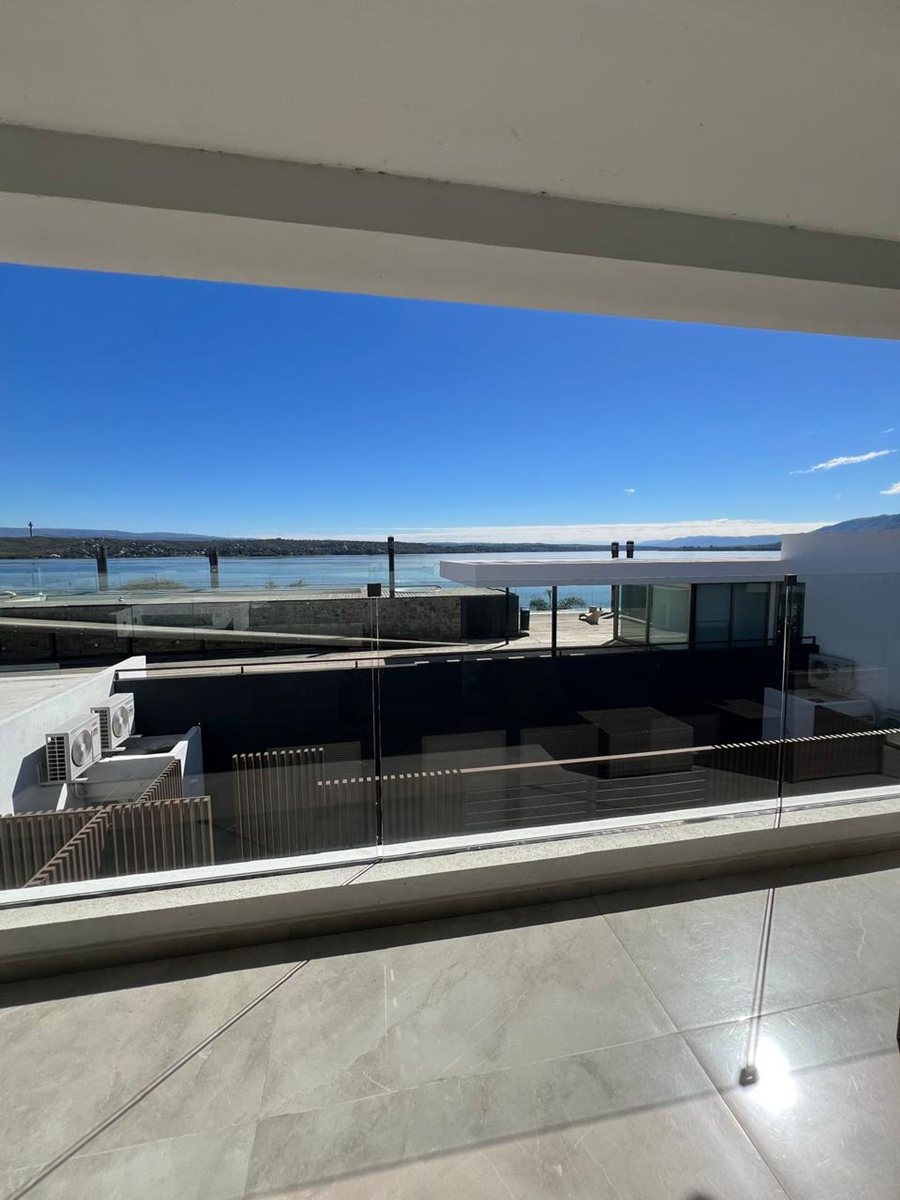 04 - Fotografía de Patios y Exteriores correspondiente a Casa_duplex en Barrio Villa Carlos Paz, Costa Azul Norte.